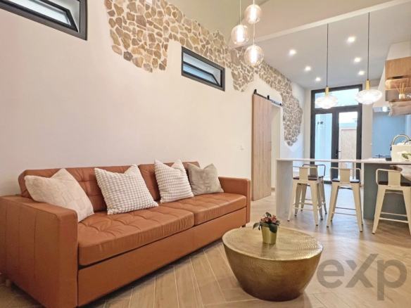 Investment Opportunity: Property with an Annual Income of €22,000 in Fuseta