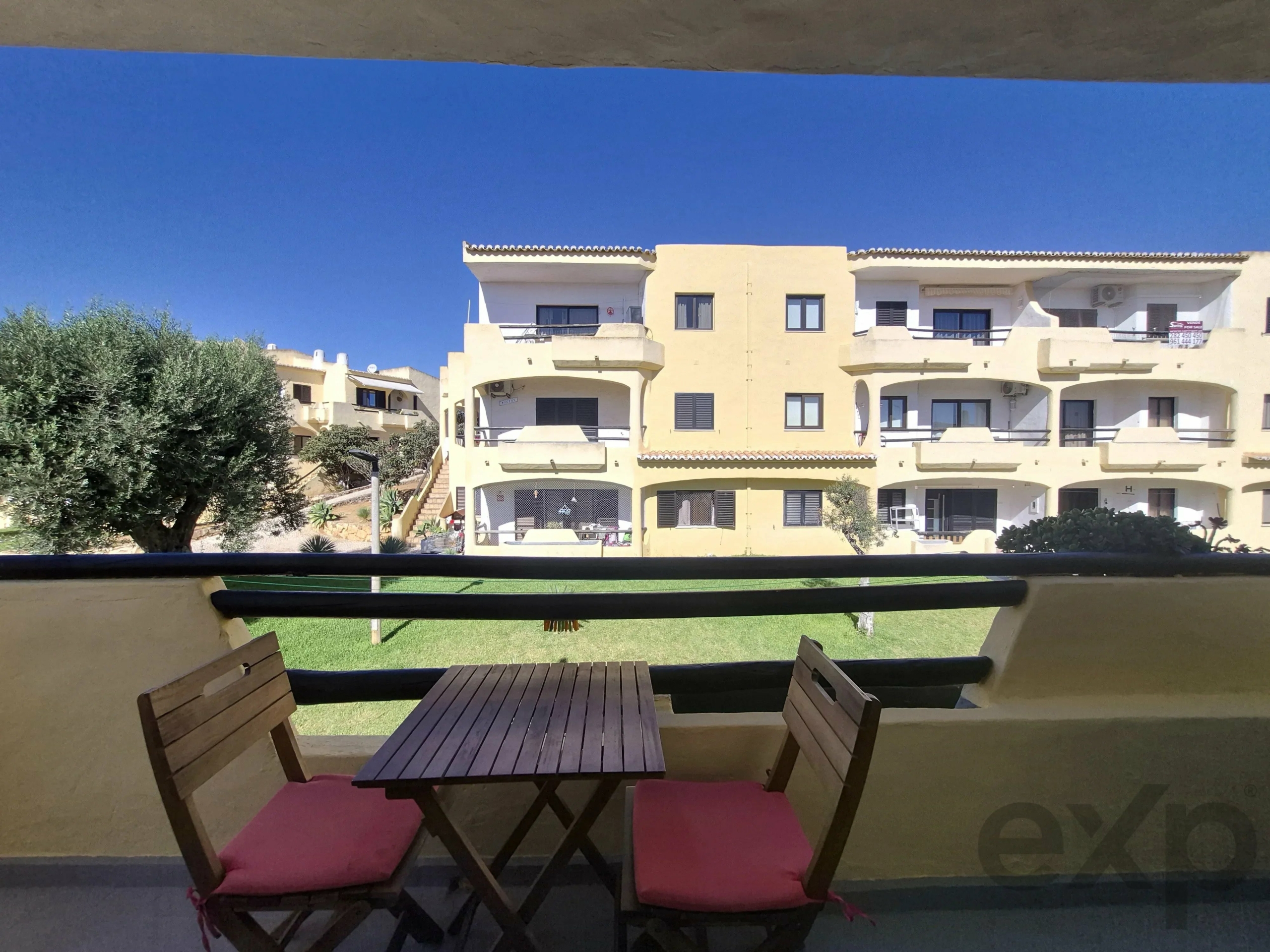 Fully renovated and furnished one-bedroom apartment in Alvor