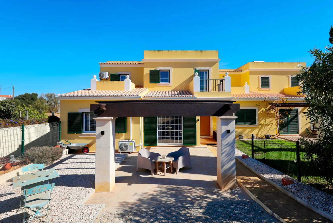 Elegant 3-bedroom semi-detached house with terraces. double garage and swimming pool - 300m from the new golf course and 1 km from the beaches of Ferragudo., photo 3