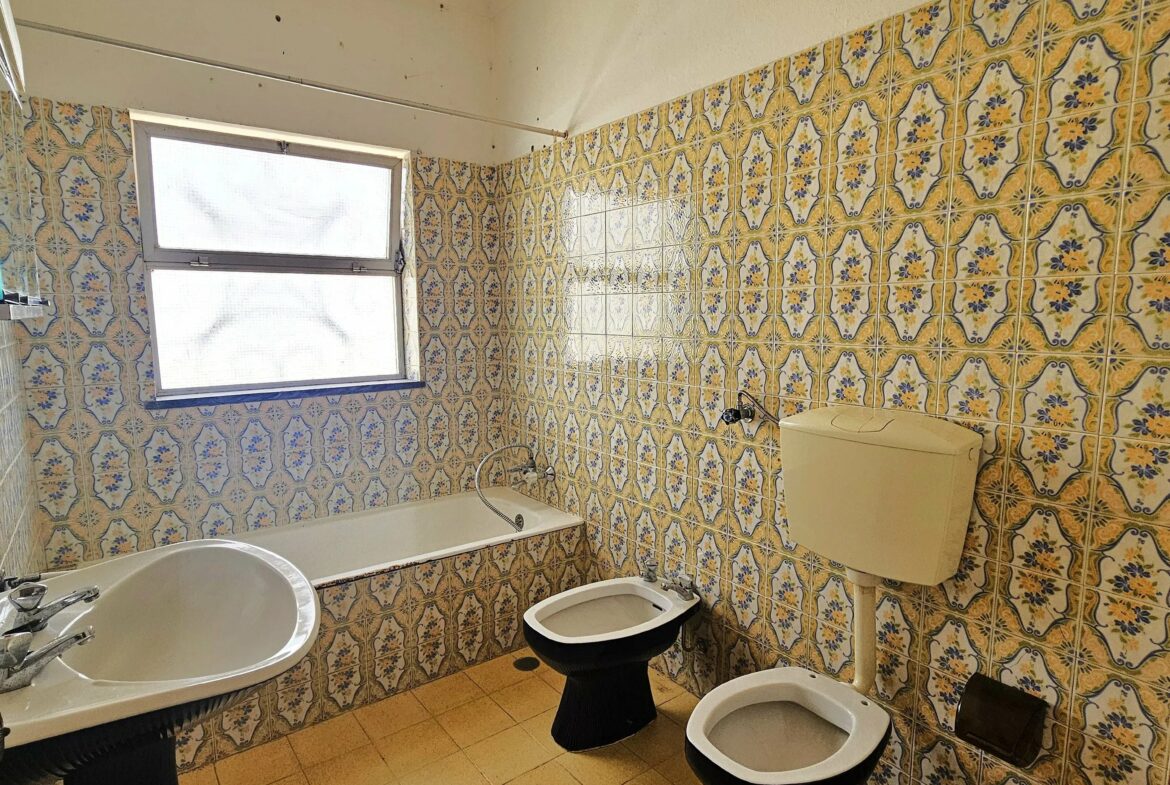Two-Family House in Ferragudo - Charm, Space and Potential, photo 20