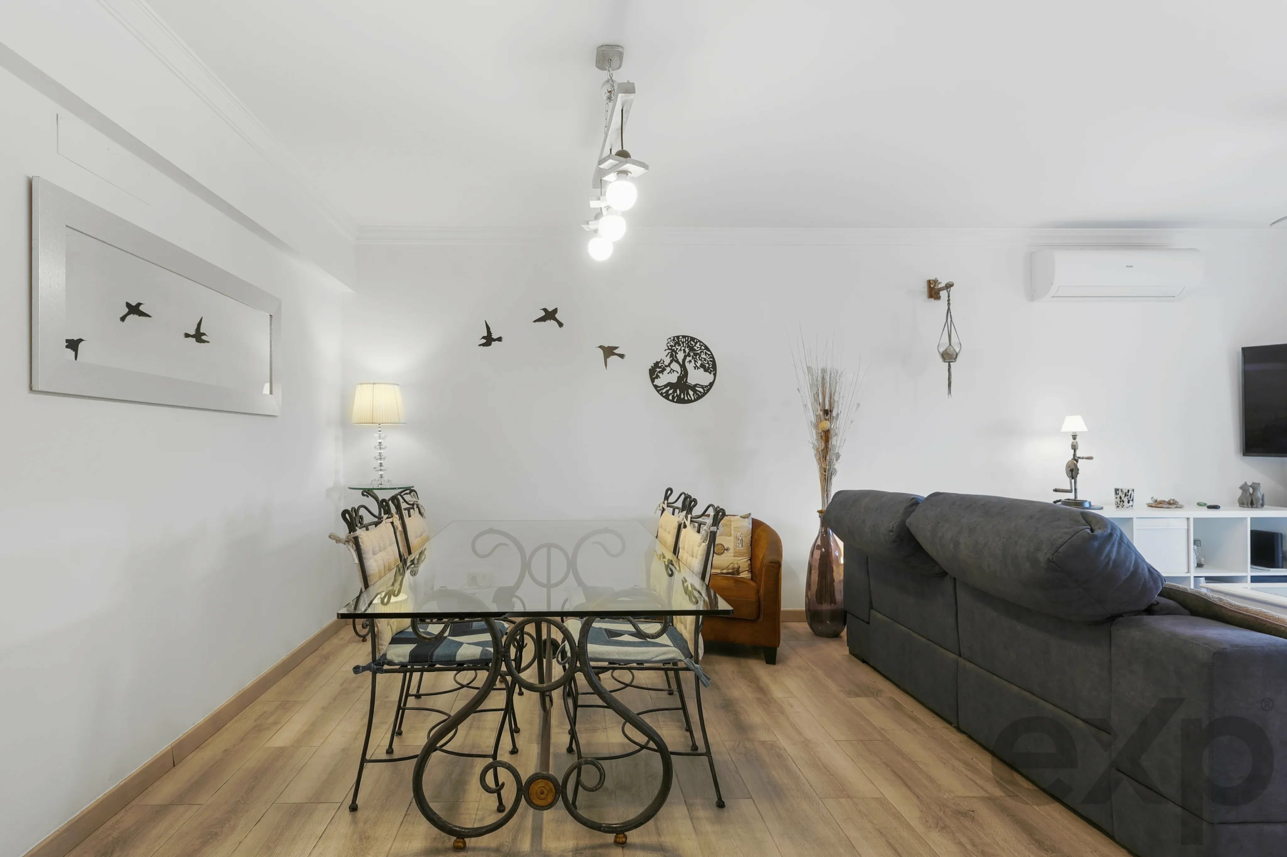 Elegant 3-bedroom semi-detached house with terraces. double garage and swimming pool - 300m from the new golf course and 1 km from the beaches of Ferragudo.