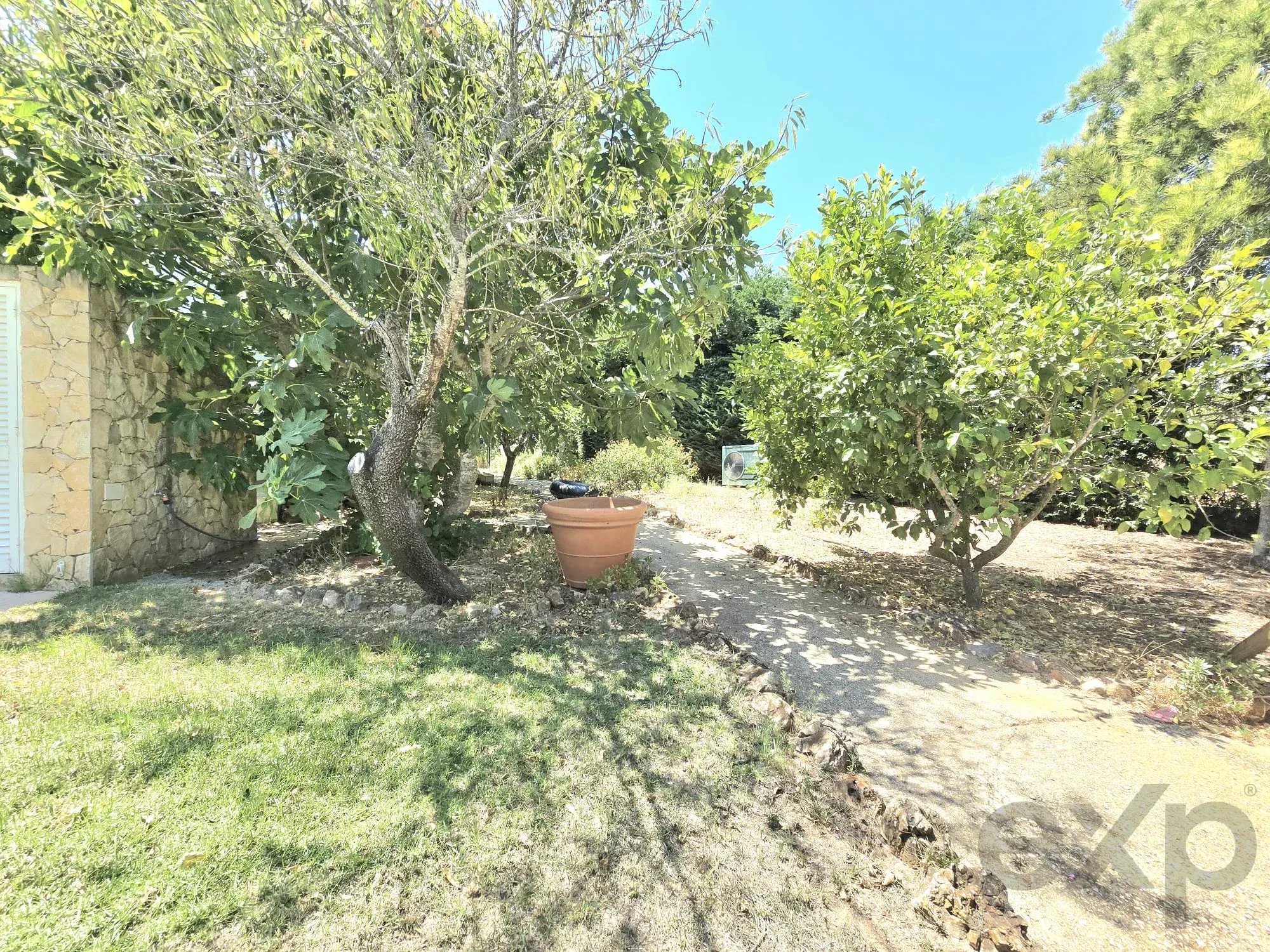 Three-bedroom villa with two-bedroom annexe, pool and countryside views in Carvoeiro