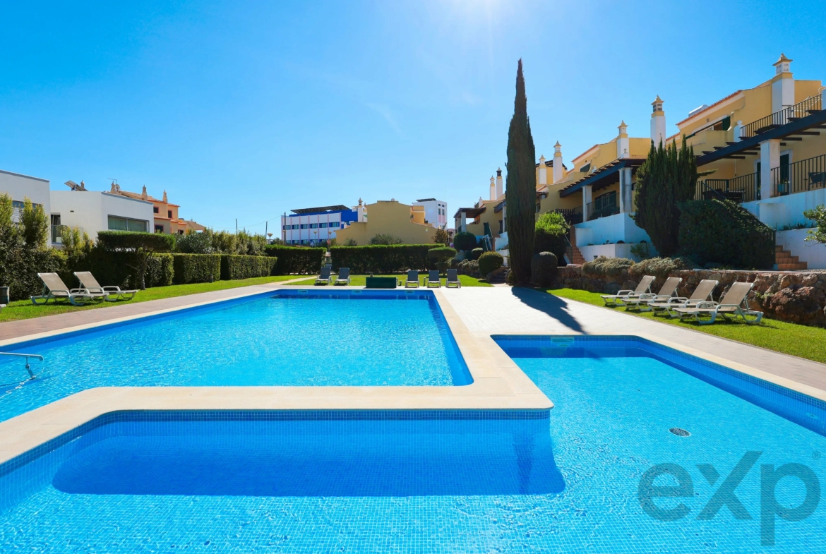 Elegant 3-bedroom semi-detached house with terraces. double garage and swimming pool - 300m from the new golf course and 1 km from the beaches of Ferragudo., photo 62