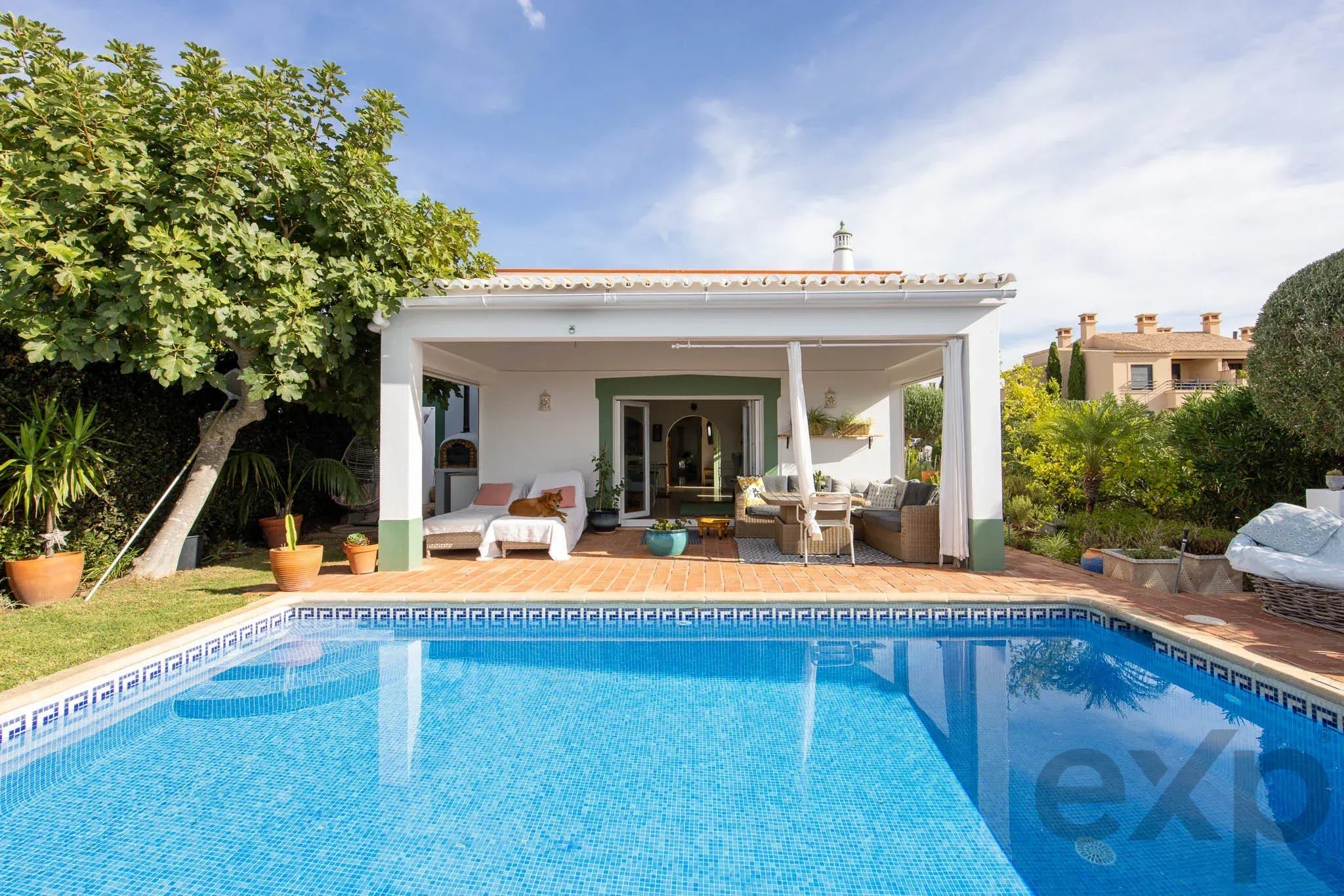 Single-Storey 3 Bed Villa, Pool and Sea-View Roof, Luz