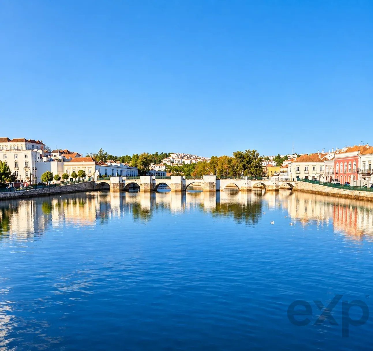 T2 renovated with suite and air conditioning in the center of Tavira