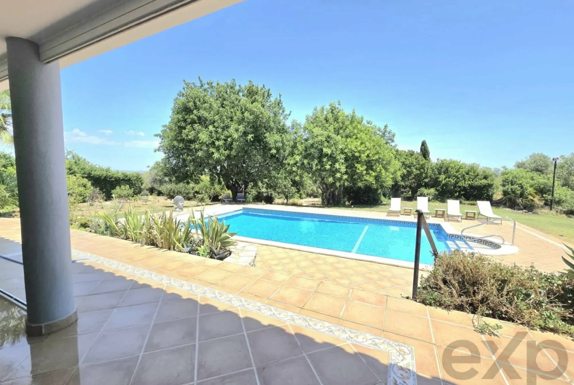 Three-bedroom villa with two-bedroom annexe, pool and countryside views in Carvoeiro, photo 14