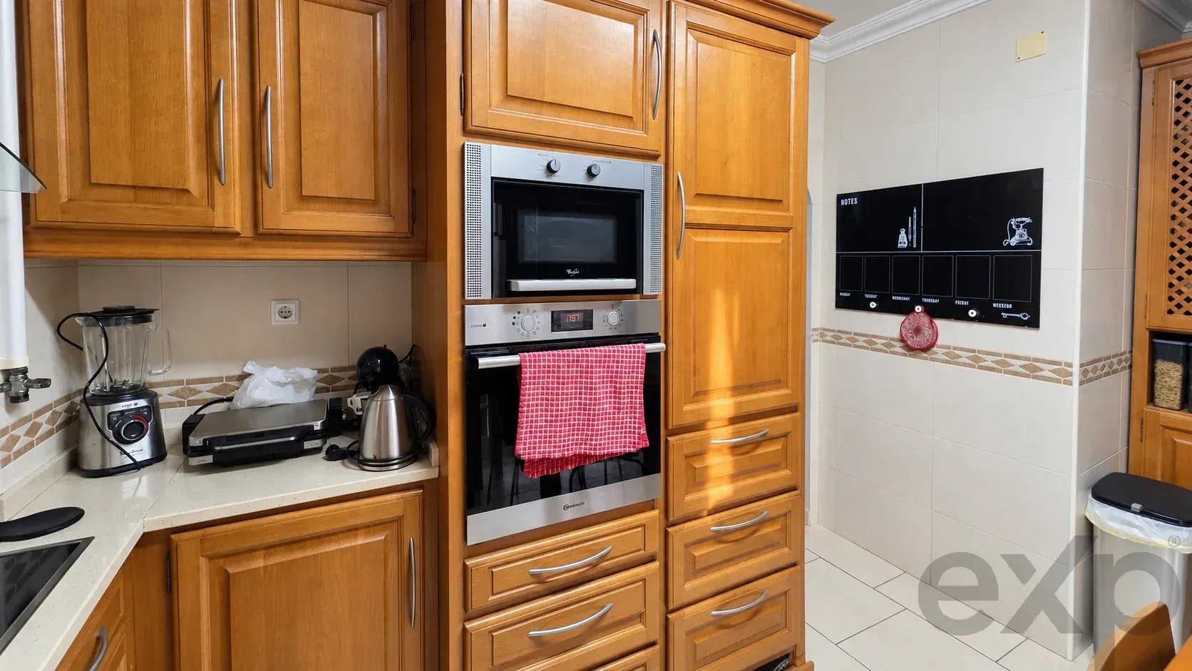 Bright three-bedroom apartment with two bathrooms in a central location