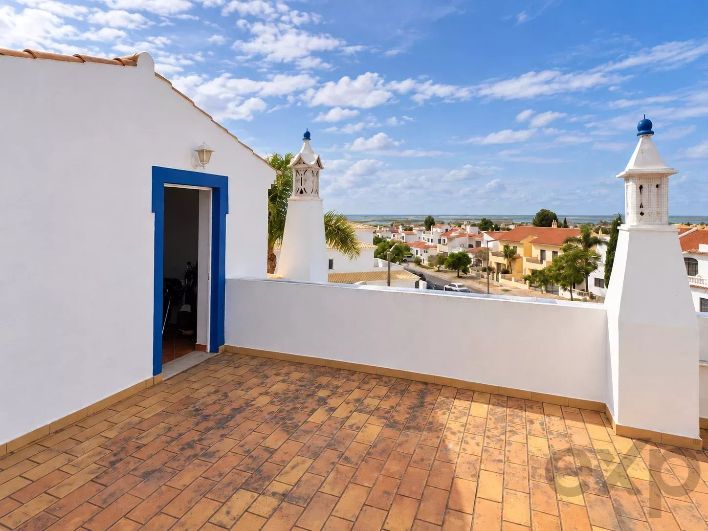 4-Bedroom Villa - Charm and Terraces with Views over the Ria Formosa