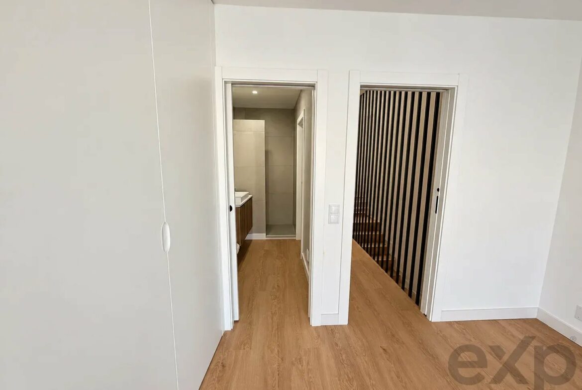 Maison jumelée T4 neuve au cœur du centre-ville d’Olhão, photo 8