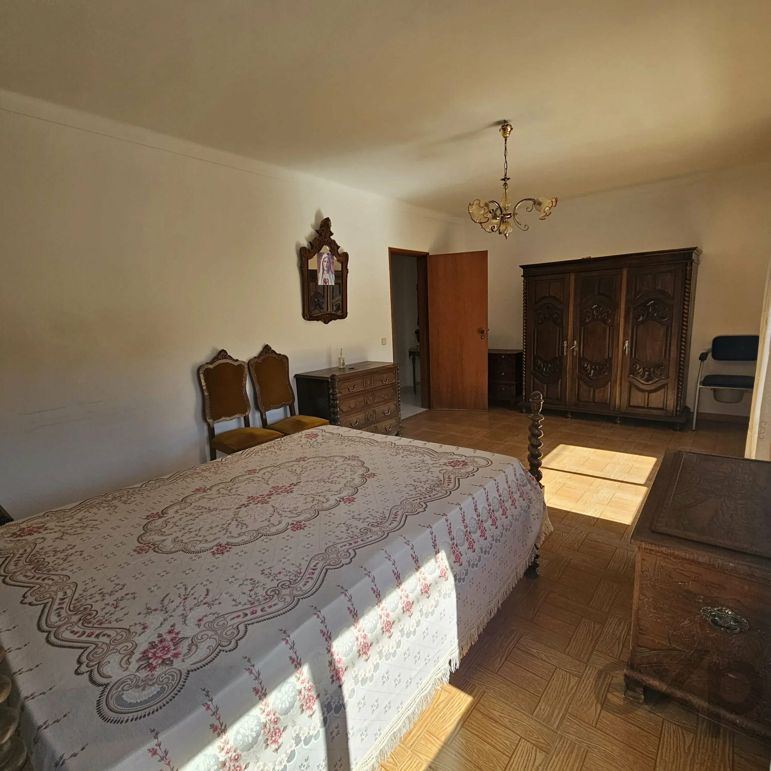 Two-Family House in Ferragudo - Charm, Space and Potential