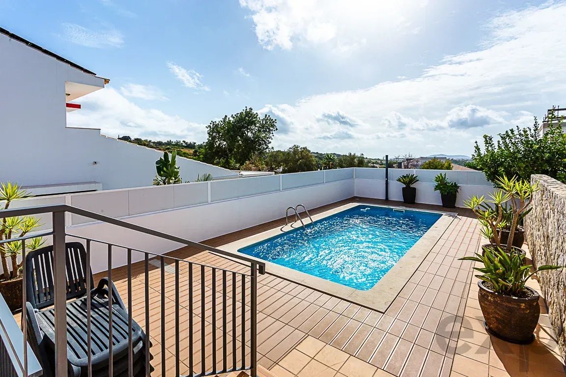 Exceptional Detached House with Swimming Pool, Panoramic Views and Privacy, 3 Minutes from Loulé
