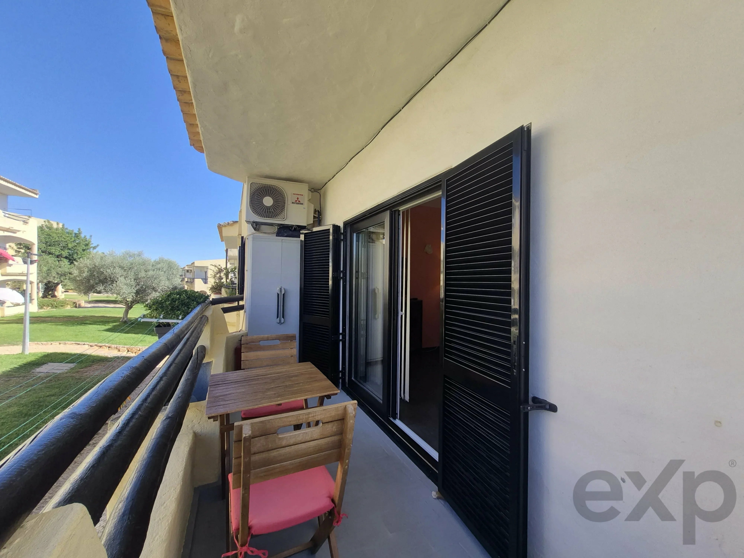 Fully renovated and furnished one-bedroom apartment in Alvor