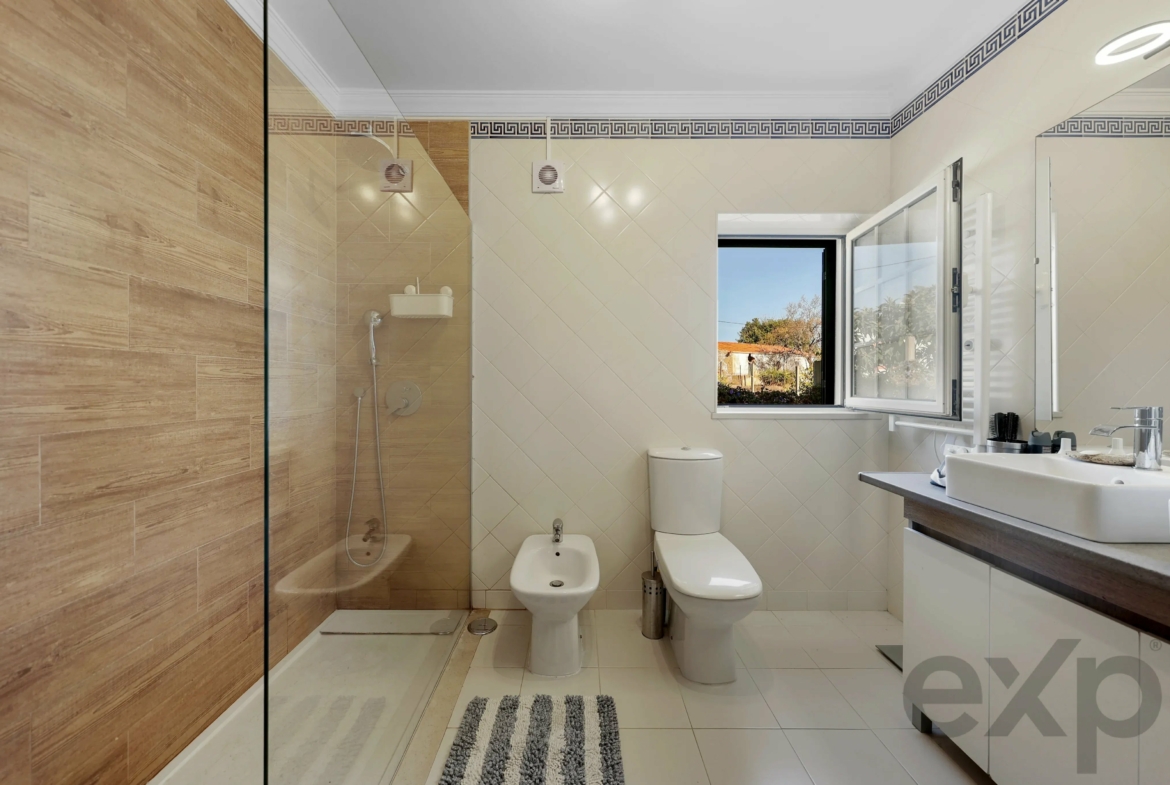 Elegant 3-bedroom semi-detached house with terraces. double garage and swimming pool - 300m from the new golf course and 1 km from the beaches of Ferragudo., photo 28