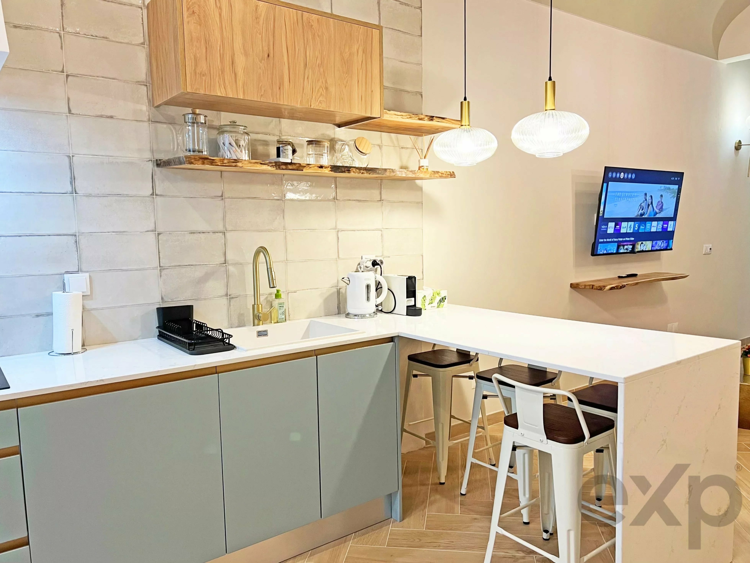 Investment Opportunity: Property with an Annual Income of €22,000 in Fuseta