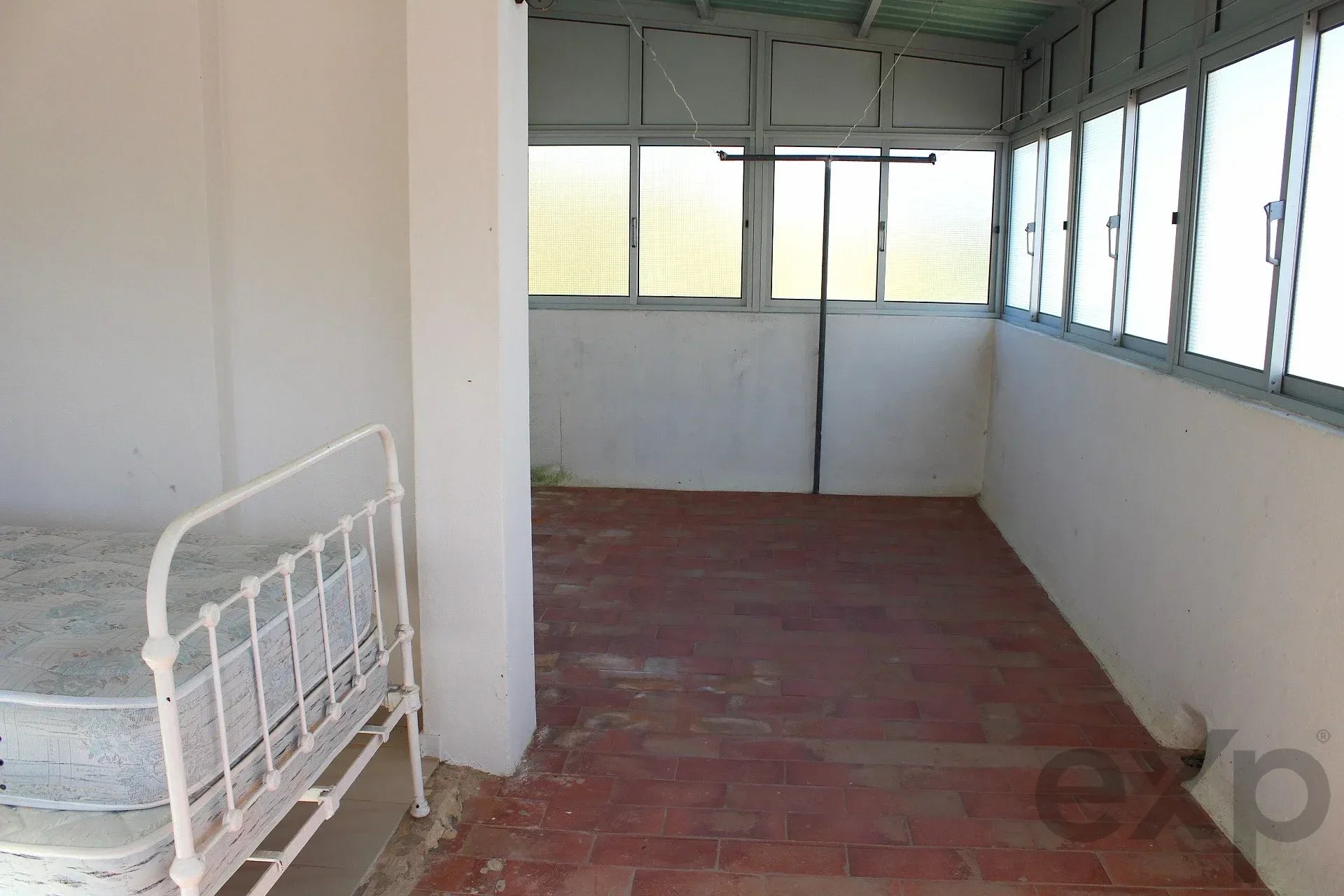 Two-Family House in Ferragudo - Charm, Space and Potential
