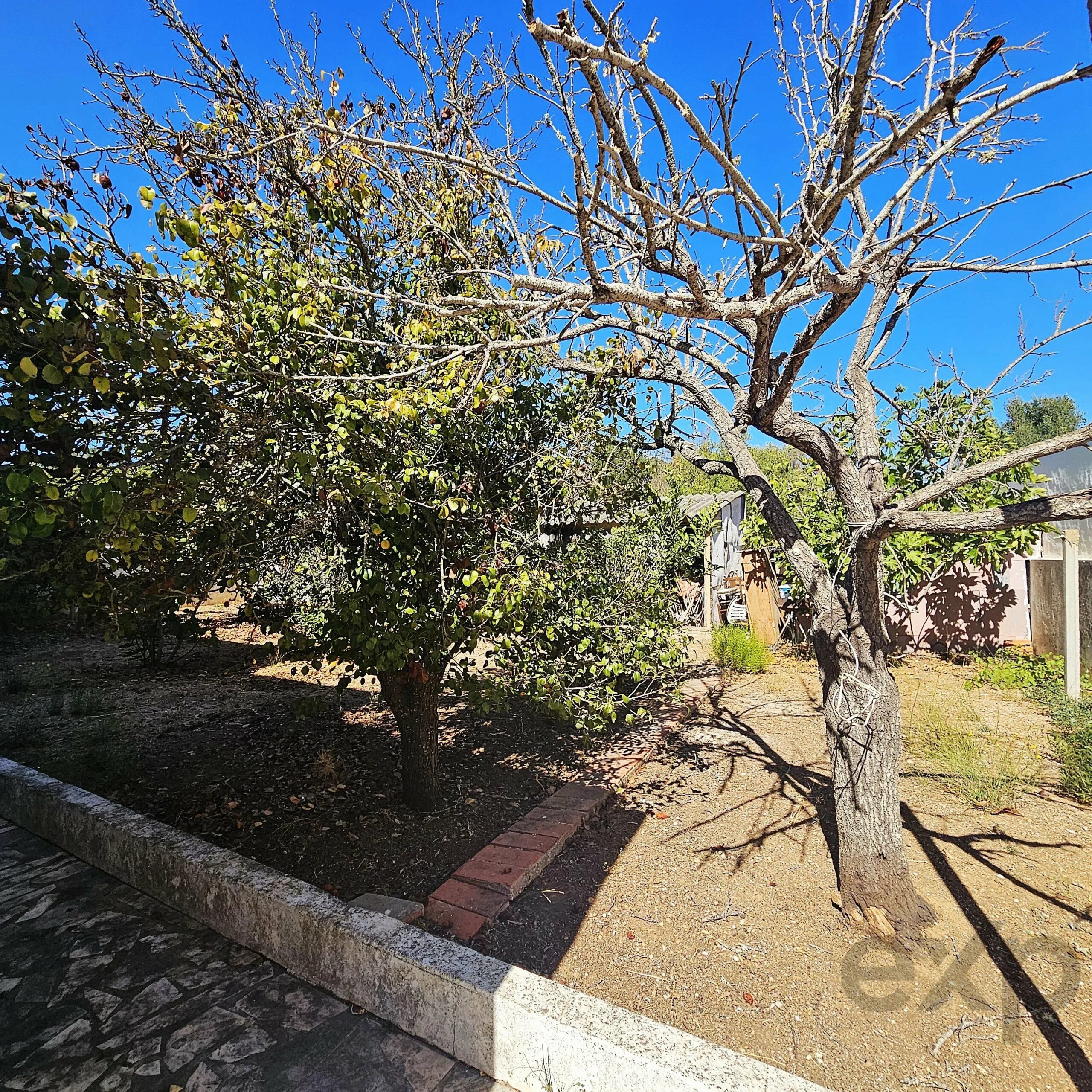 Two-Family House in Ferragudo - Charm, Space and Potential
