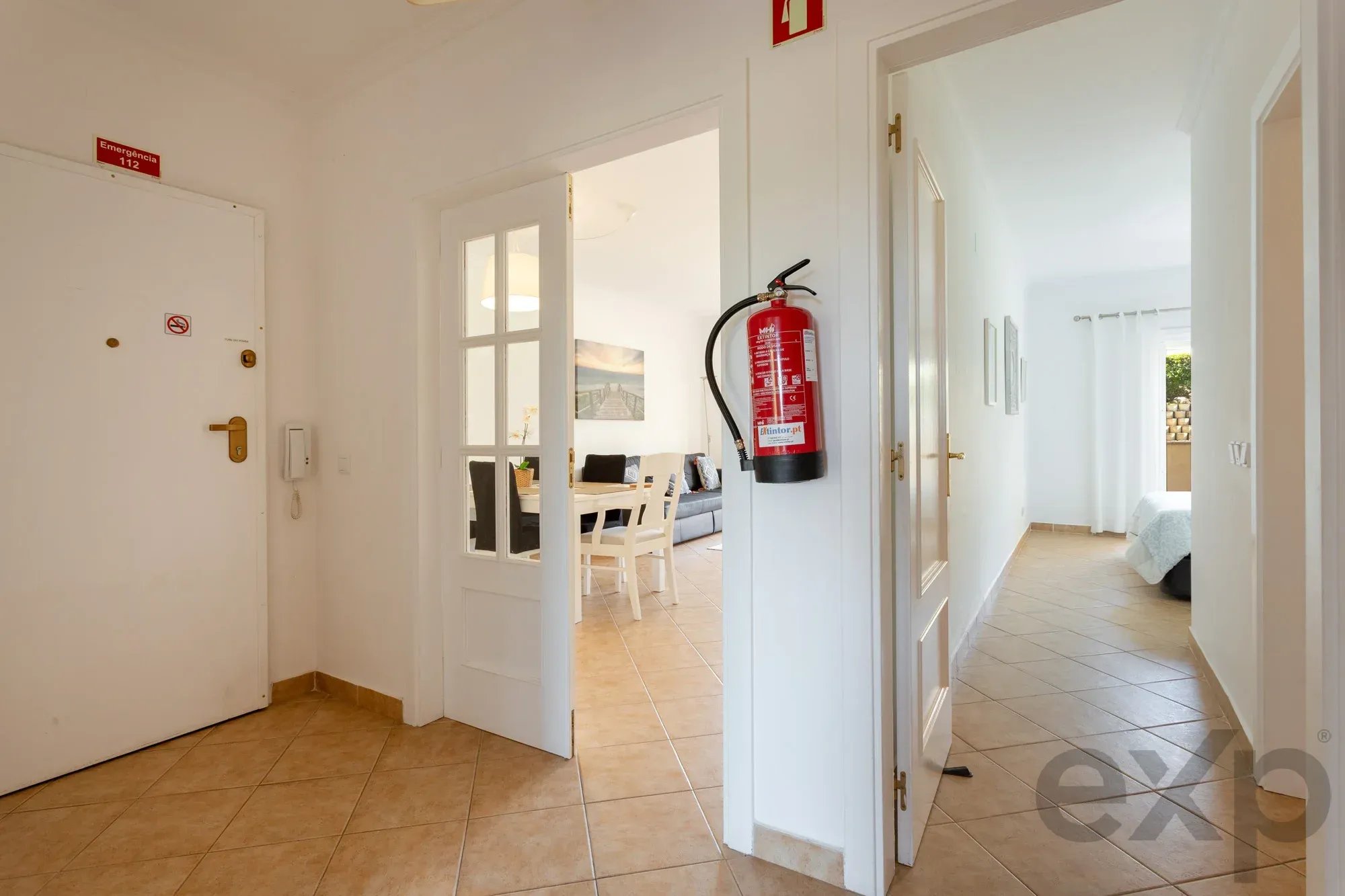 T2-appartement met terrassen, 2 zwembaden, natuurzicht en AL-licentie voor beleggers