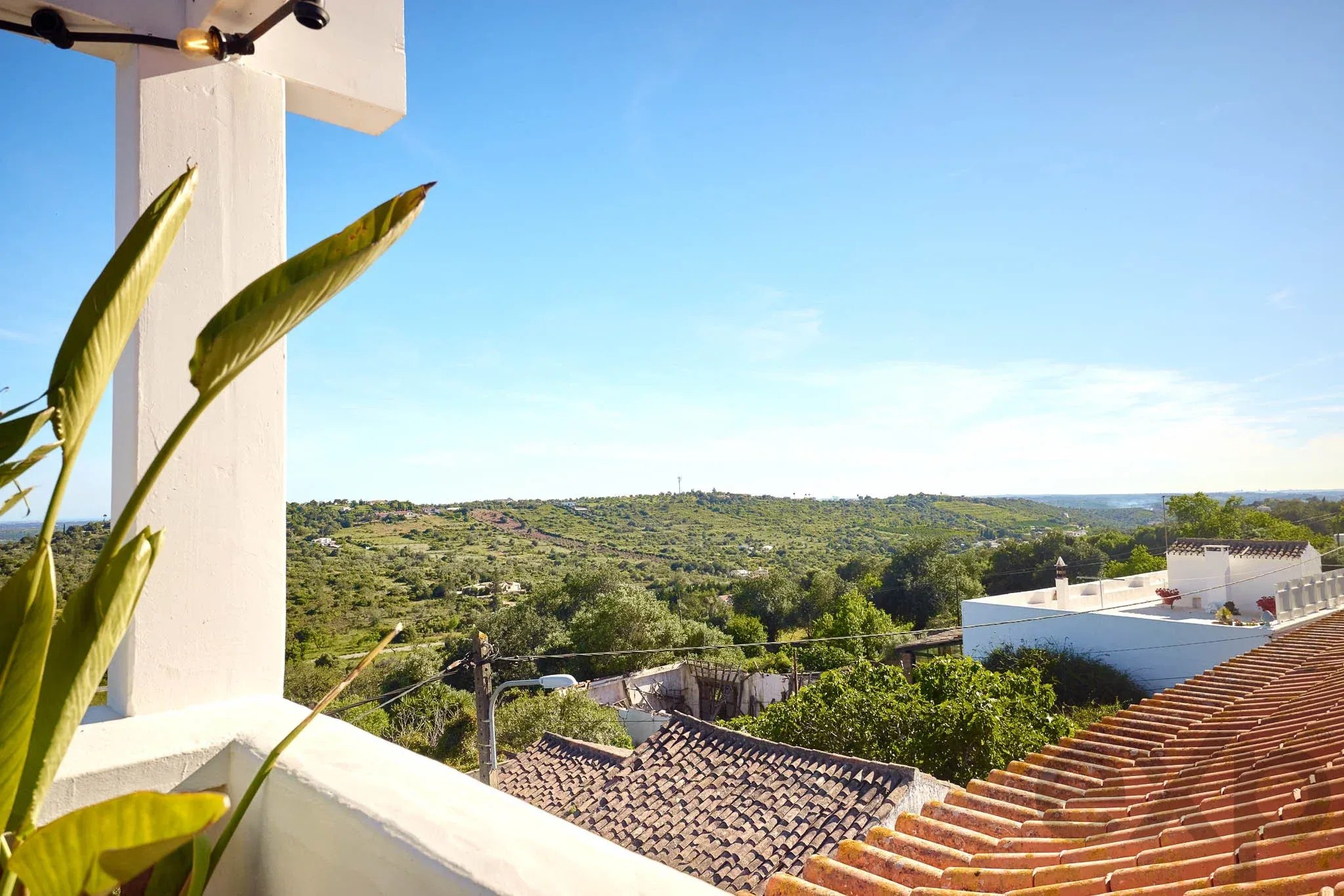 Renovated Village Townhouse with Rooftop Plunge Pool and Studio, near Silves