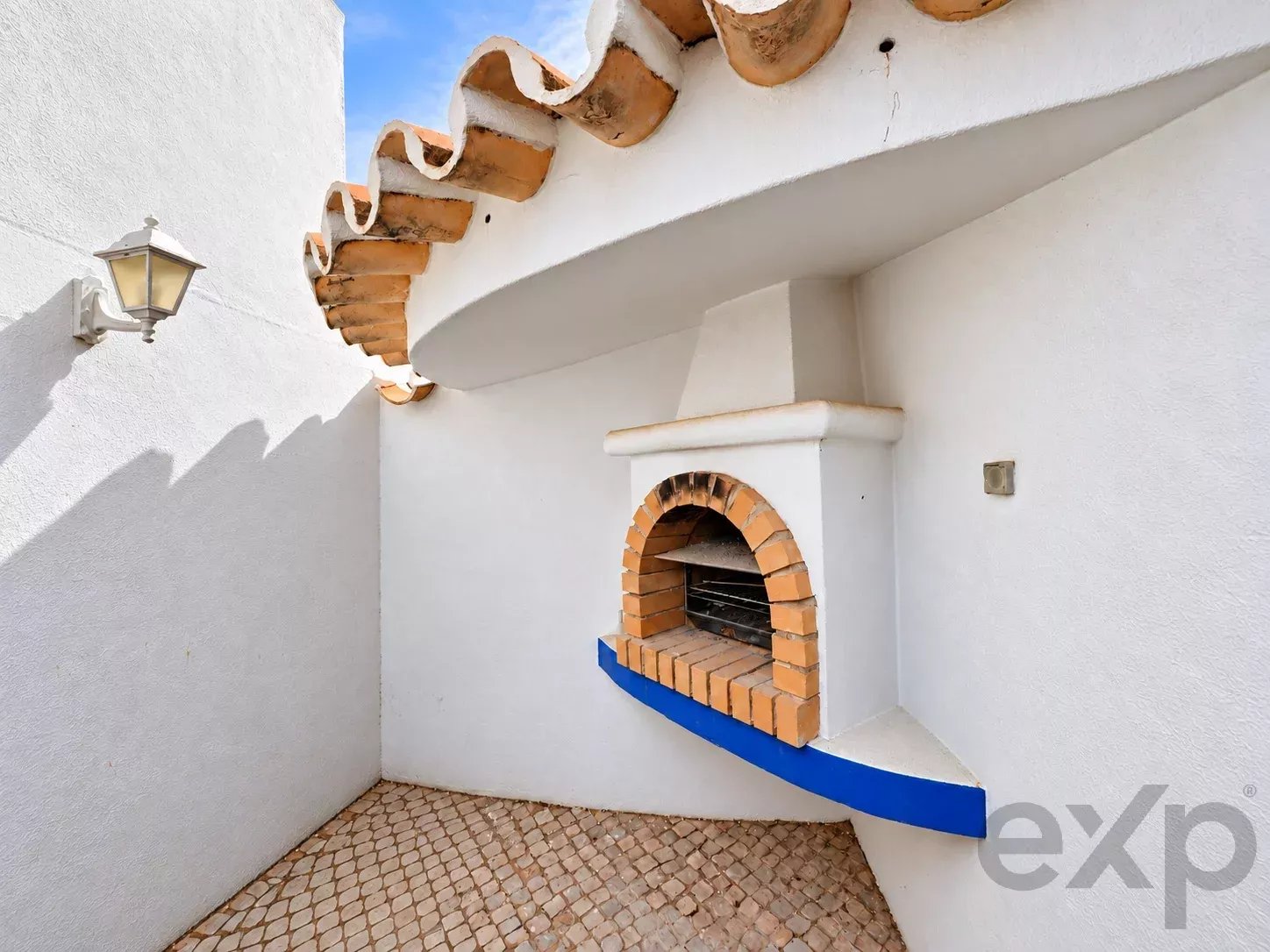 4-Bedroom Villa - Charm and Terraces with Views over the Ria Formosa