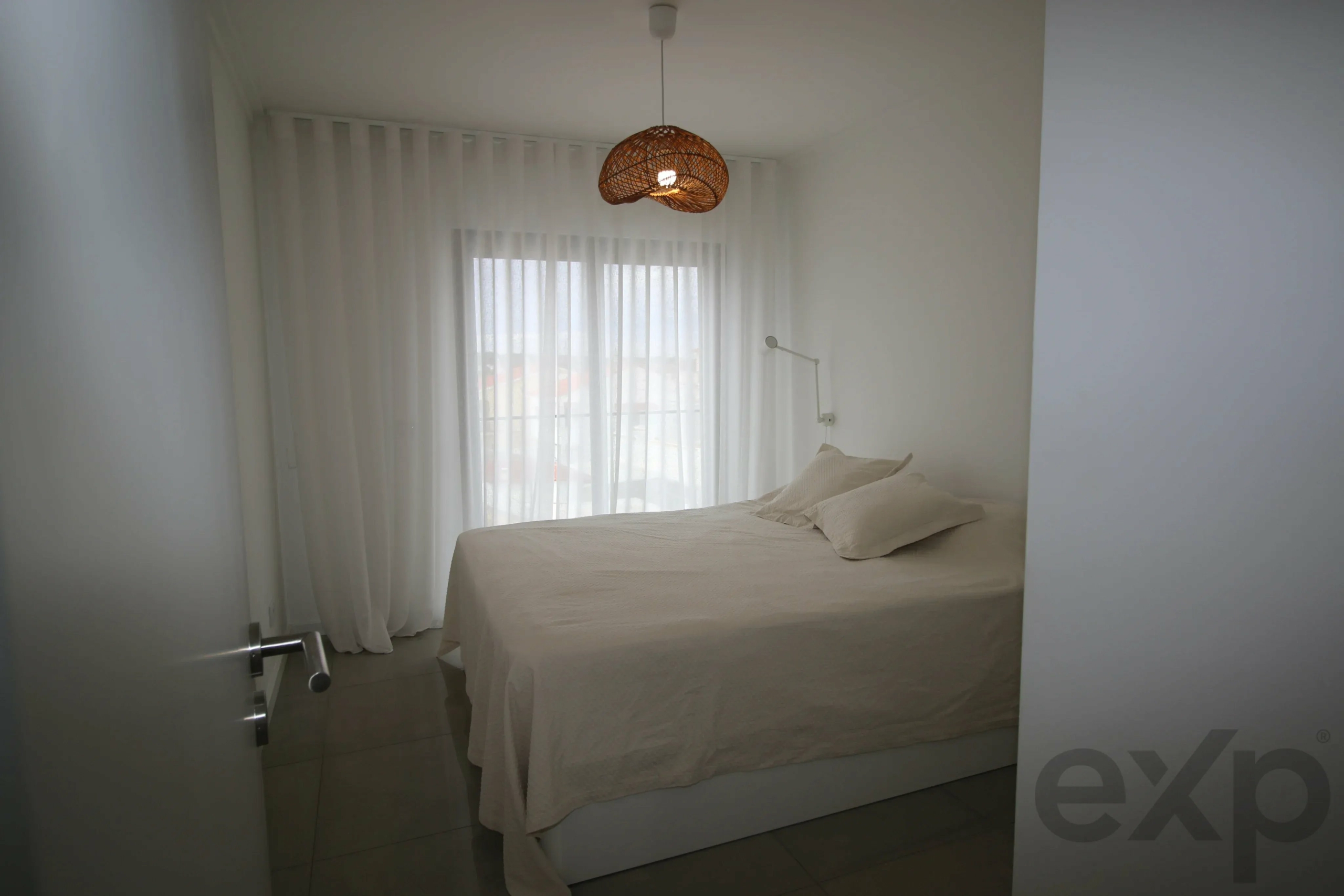 Apartamento de dois quartos para arrendar
