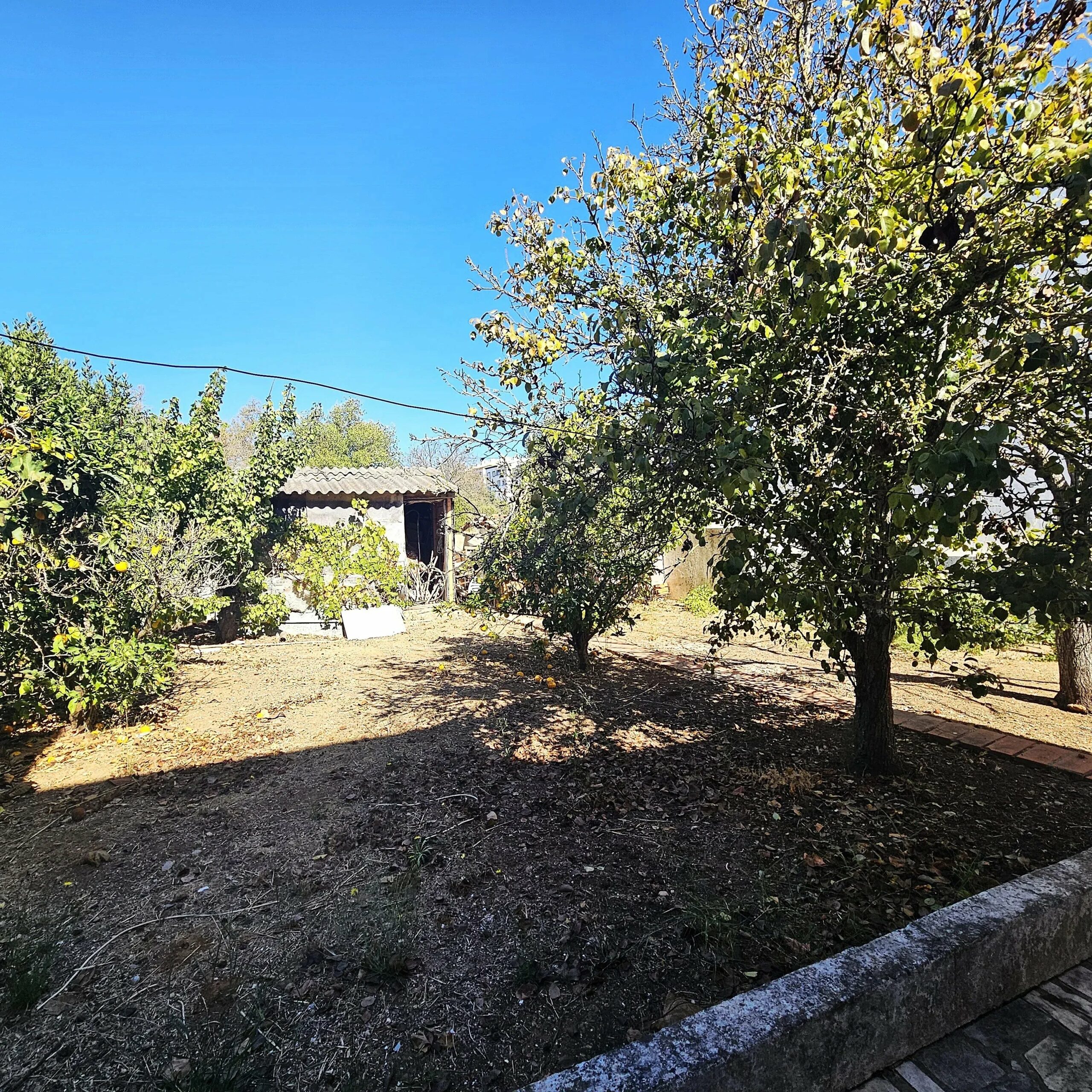 Two-Family House in Ferragudo - Charm, Space and Potential
