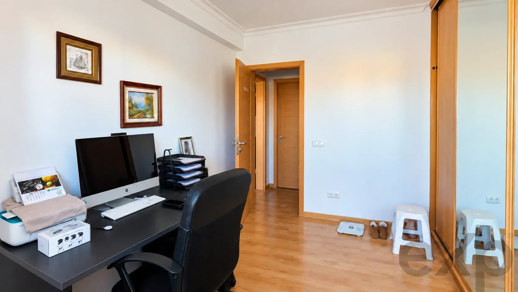 Bright three-bedroom apartment with two bathrooms in a central location