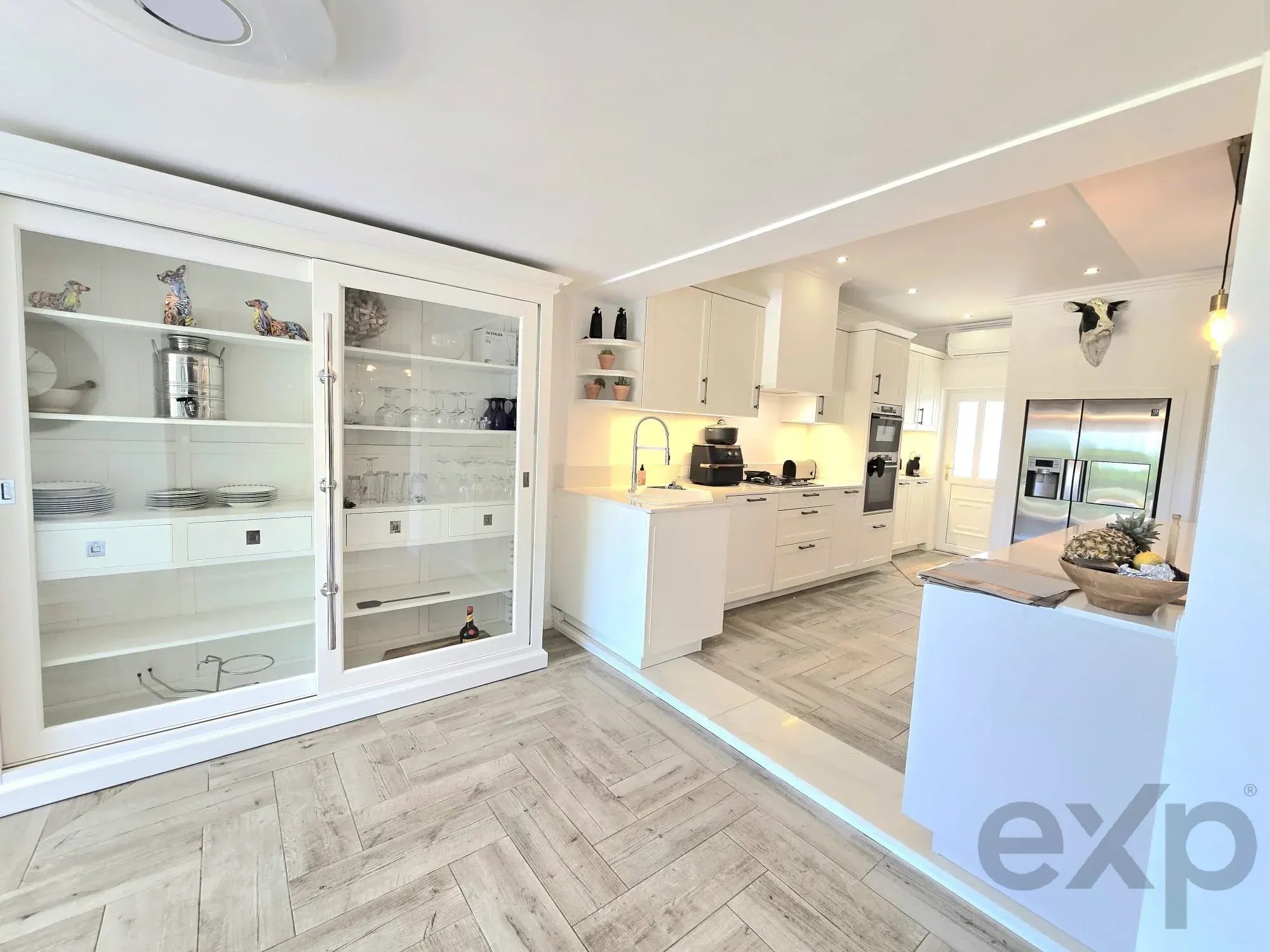 Three-bedroom villa with two-bedroom annexe, pool and countryside views in Carvoeiro