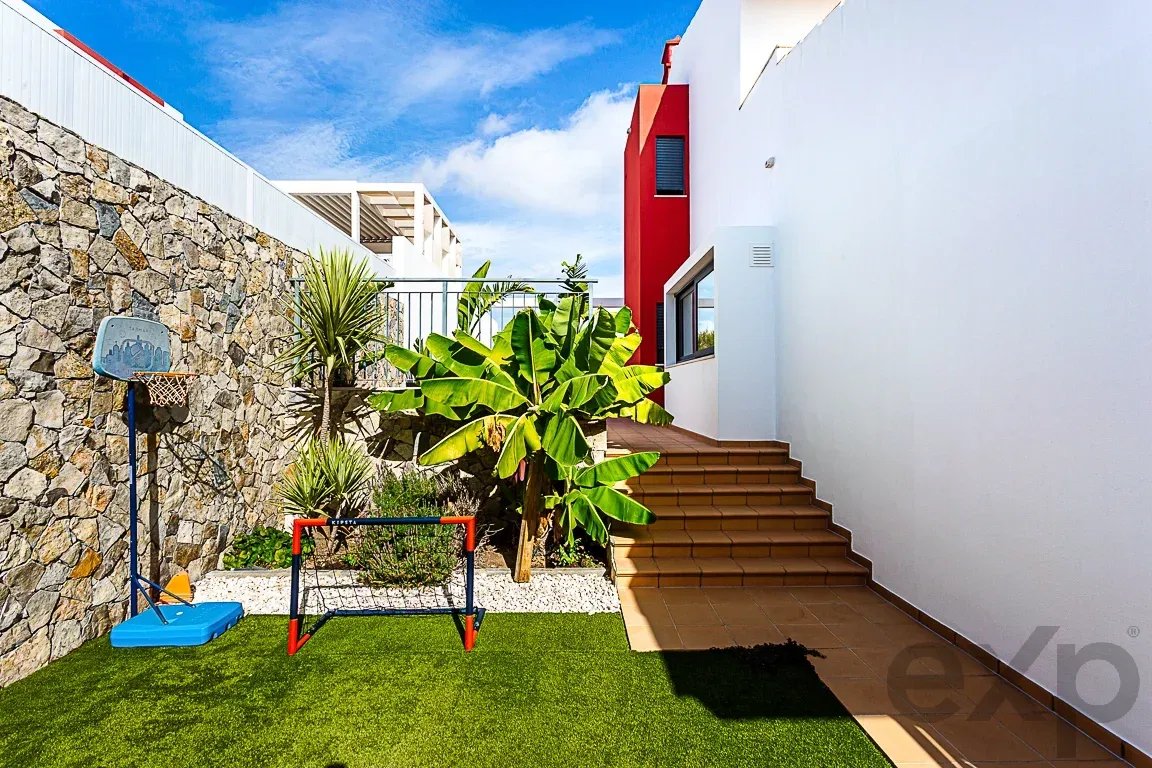 Exceptional Detached House with Swimming Pool, Panoramic Views and Privacy, 3 Minutes from Loulé