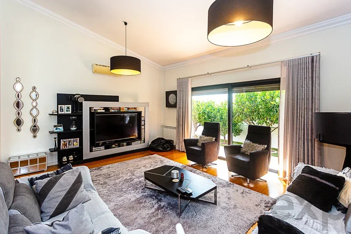 Exceptional Detached House with Swimming Pool, Panoramic Views and Privacy, 3 Minutes from Loulé