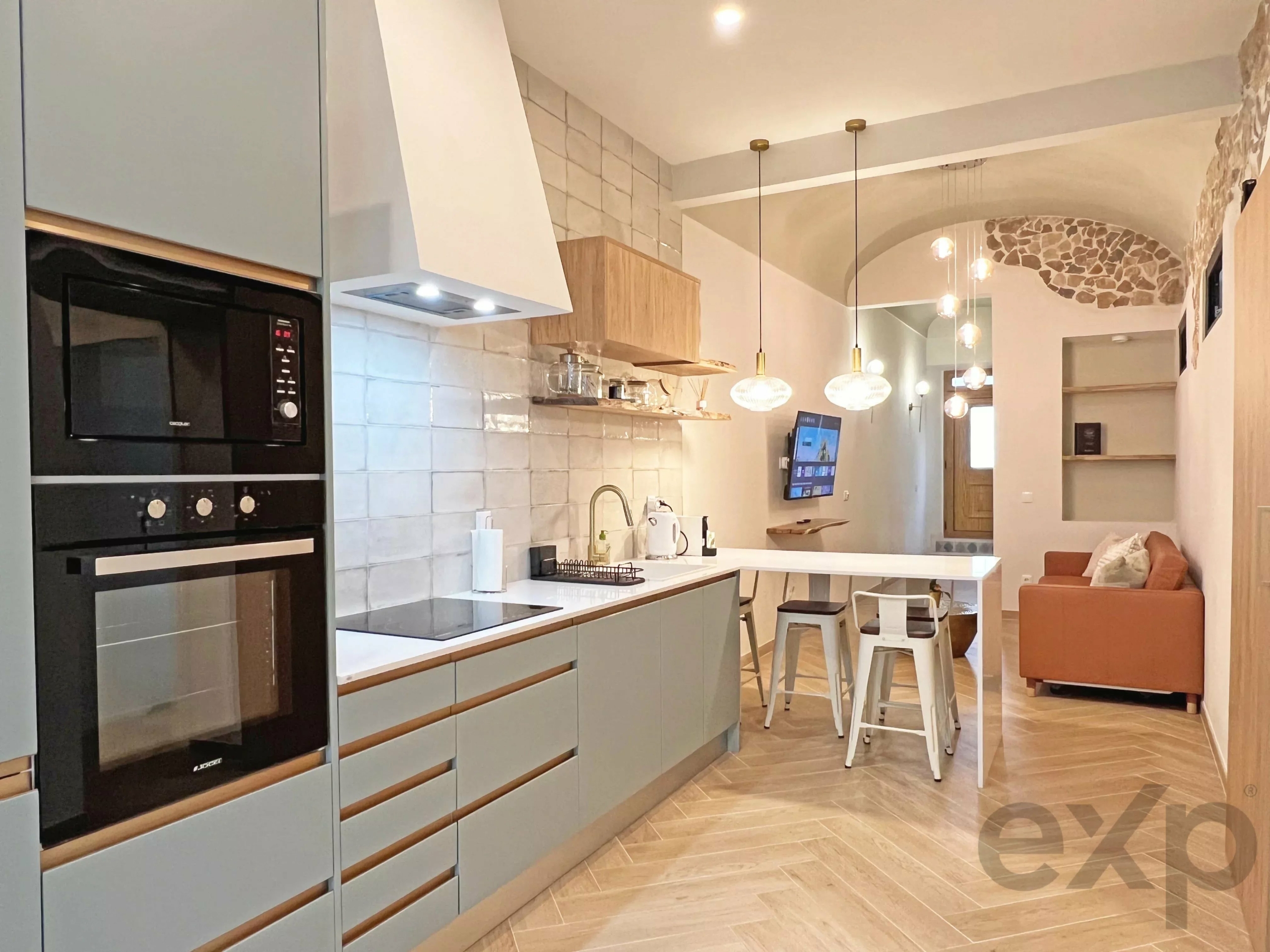 Investment Opportunity: Property with an Annual Income of €22,000 in Fuseta