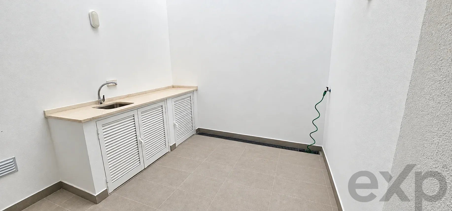 Maison jumelée T4 neuve au cœur du centre-ville d’Olhão