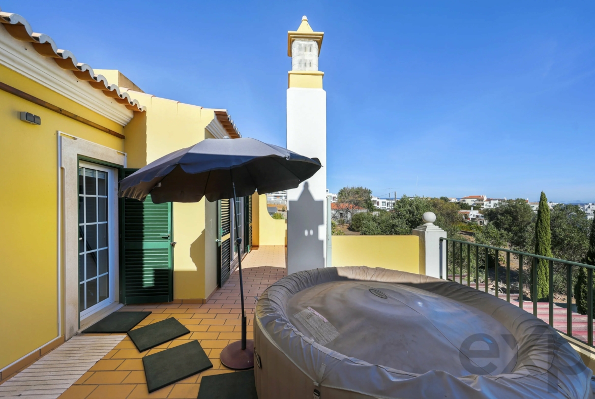 Elegant 3-bedroom semi-detached house with terraces. double garage and swimming pool - 300m from the new golf course and 1 km from the beaches of Ferragudo., photo 48