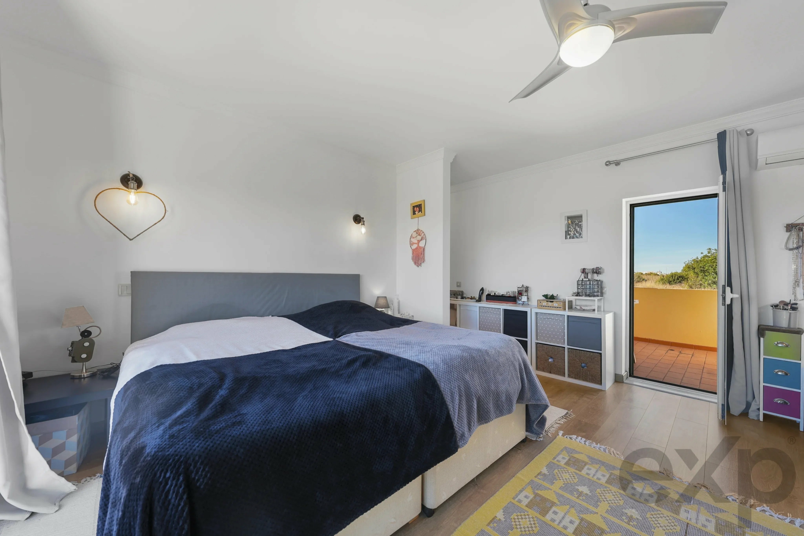 Elegant 3-bedroom semi-detached house with terraces. double garage and swimming pool - 300m from the new golf course and 1 km from the beaches of Ferragudo.