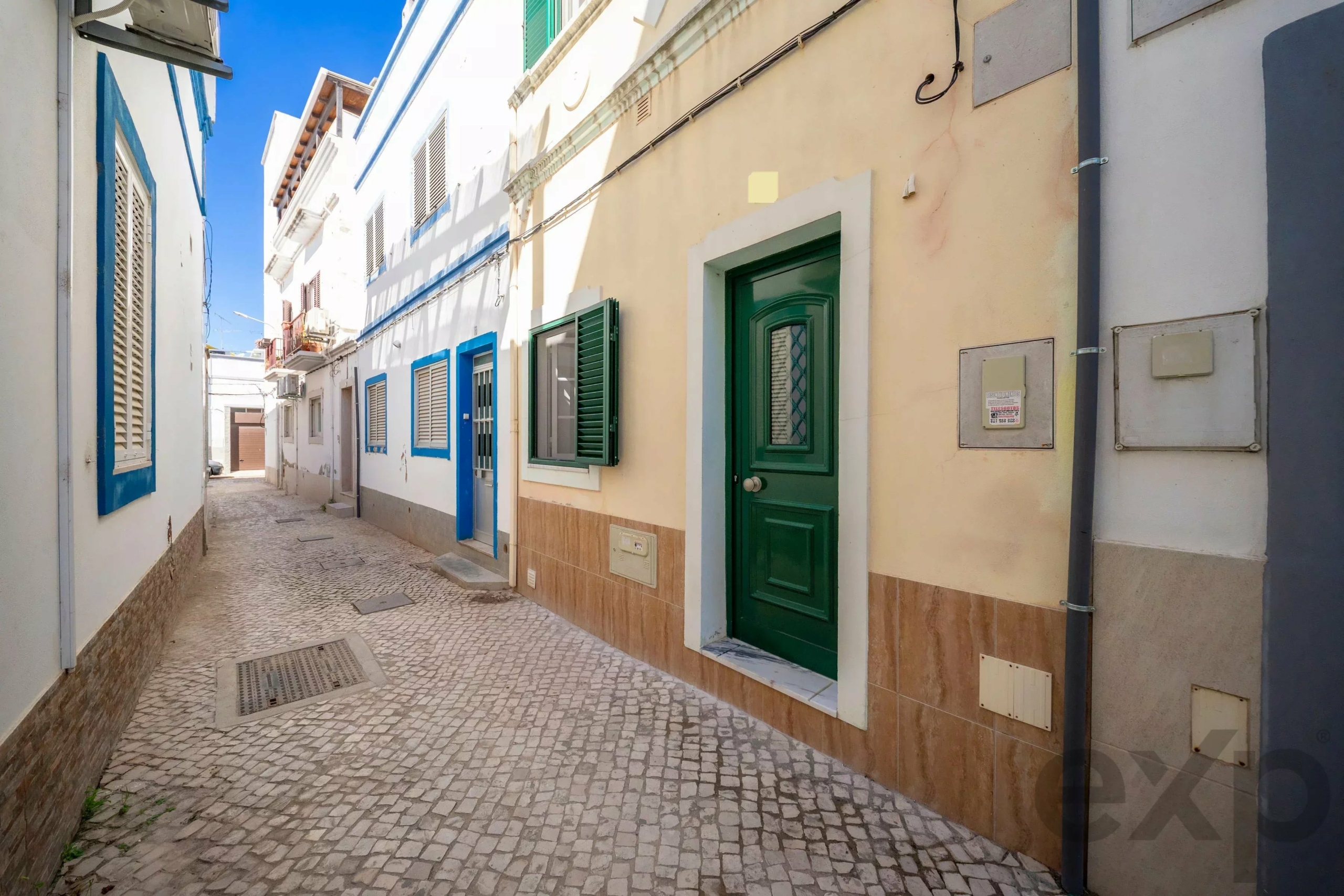 A one-bedroom plus one flat with a spacious terrace in the heart of Olhão’s city centre