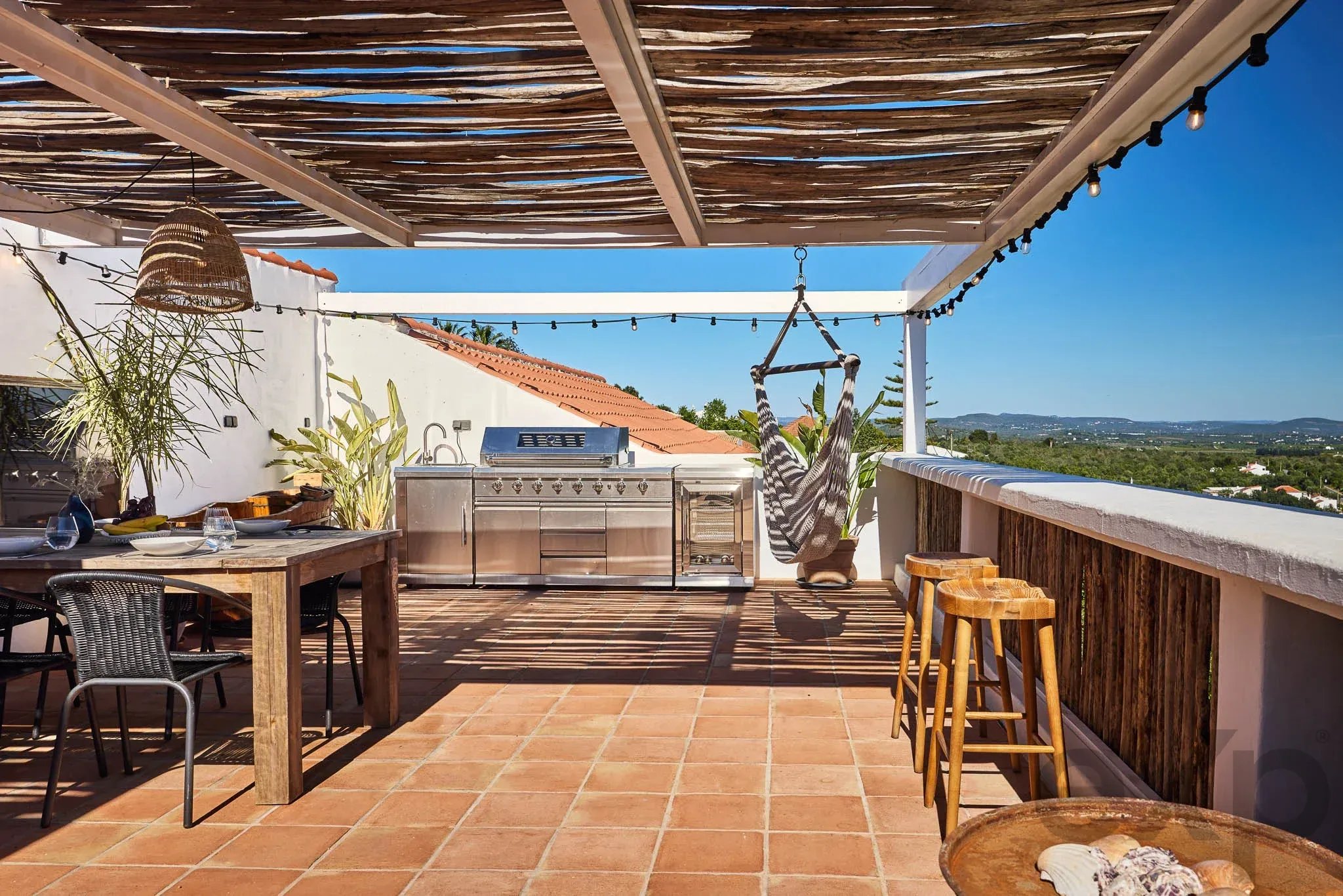 Renovated Village Townhouse with Rooftop Plunge Pool and Studio, near Silves