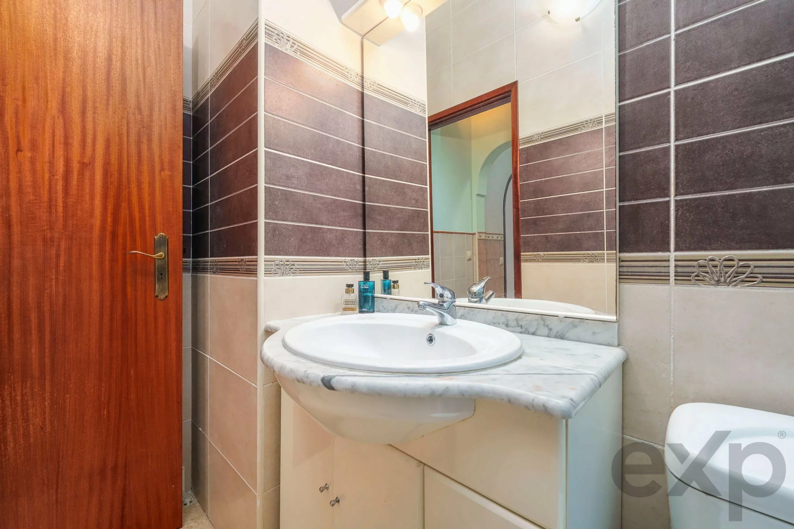 A one-bedroom plus one flat with a spacious terrace in the heart of Olhão’s city centre