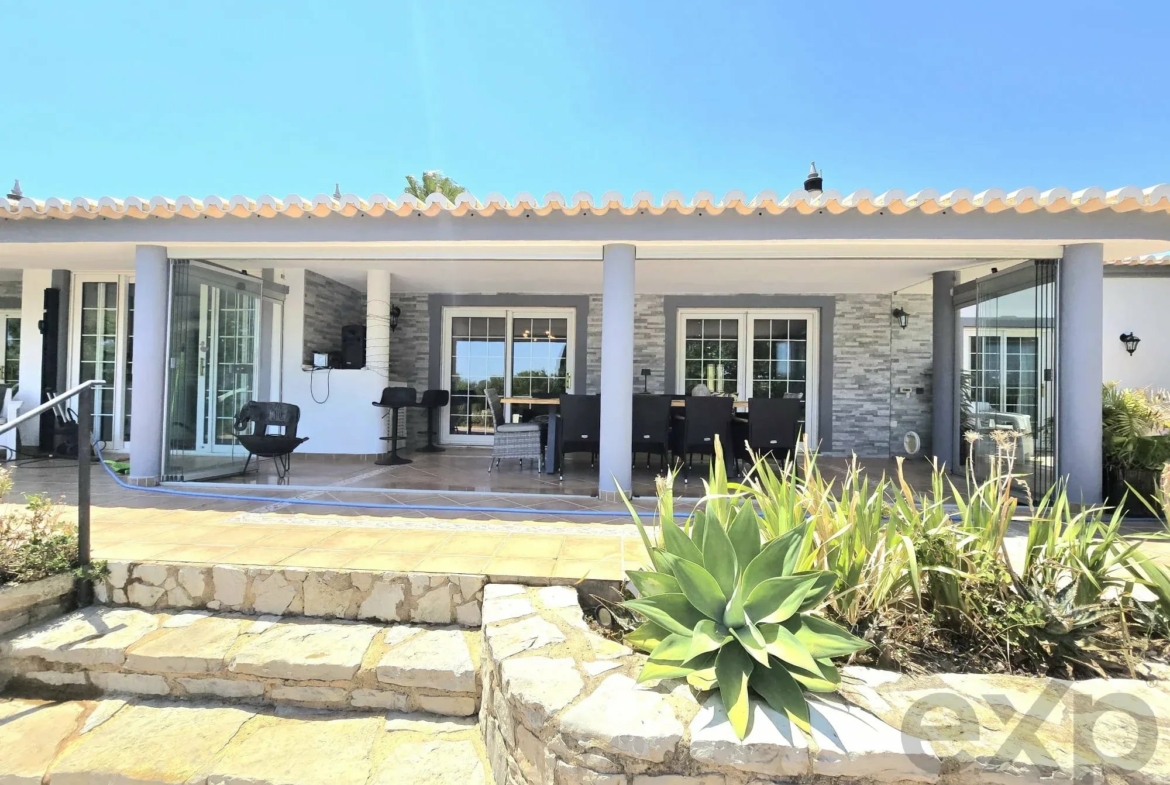 Three-bedroom villa with two-bedroom annexe, pool and countryside views in Carvoeiro, photo 5
