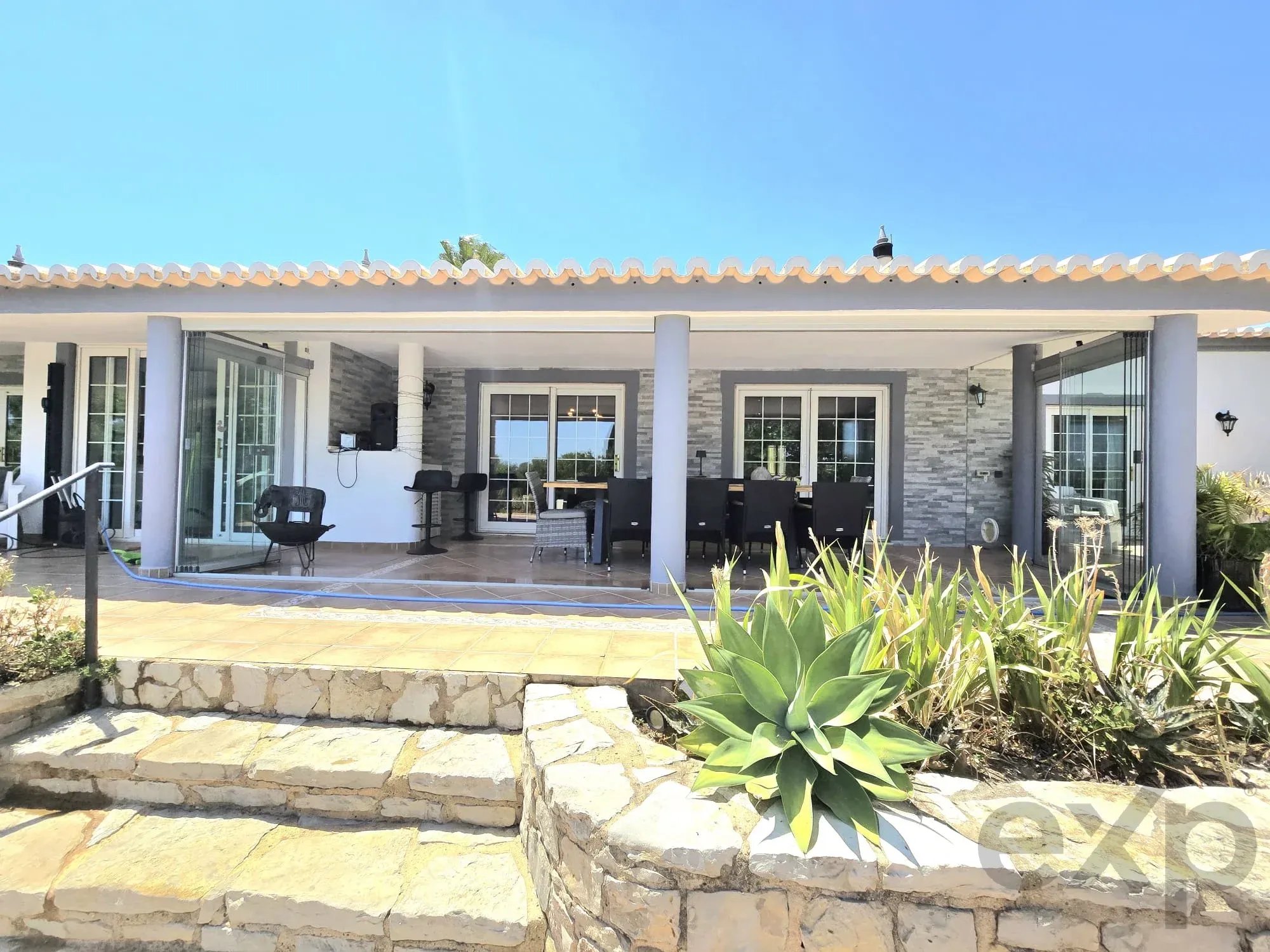 Three-bedroom villa with two-bedroom annexe, pool and countryside views in Carvoeiro