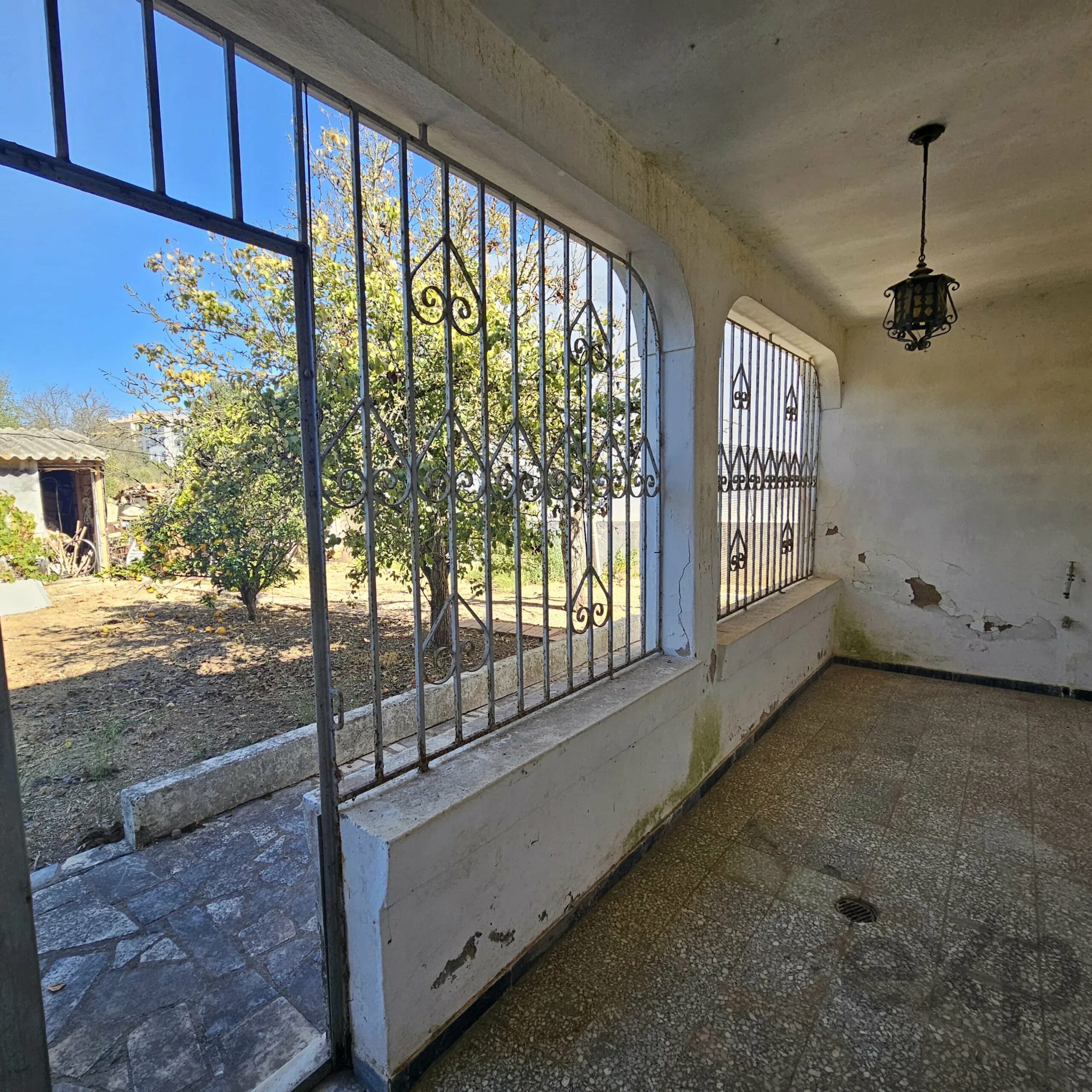 Two-Family House in Ferragudo - Charm, Space and Potential
