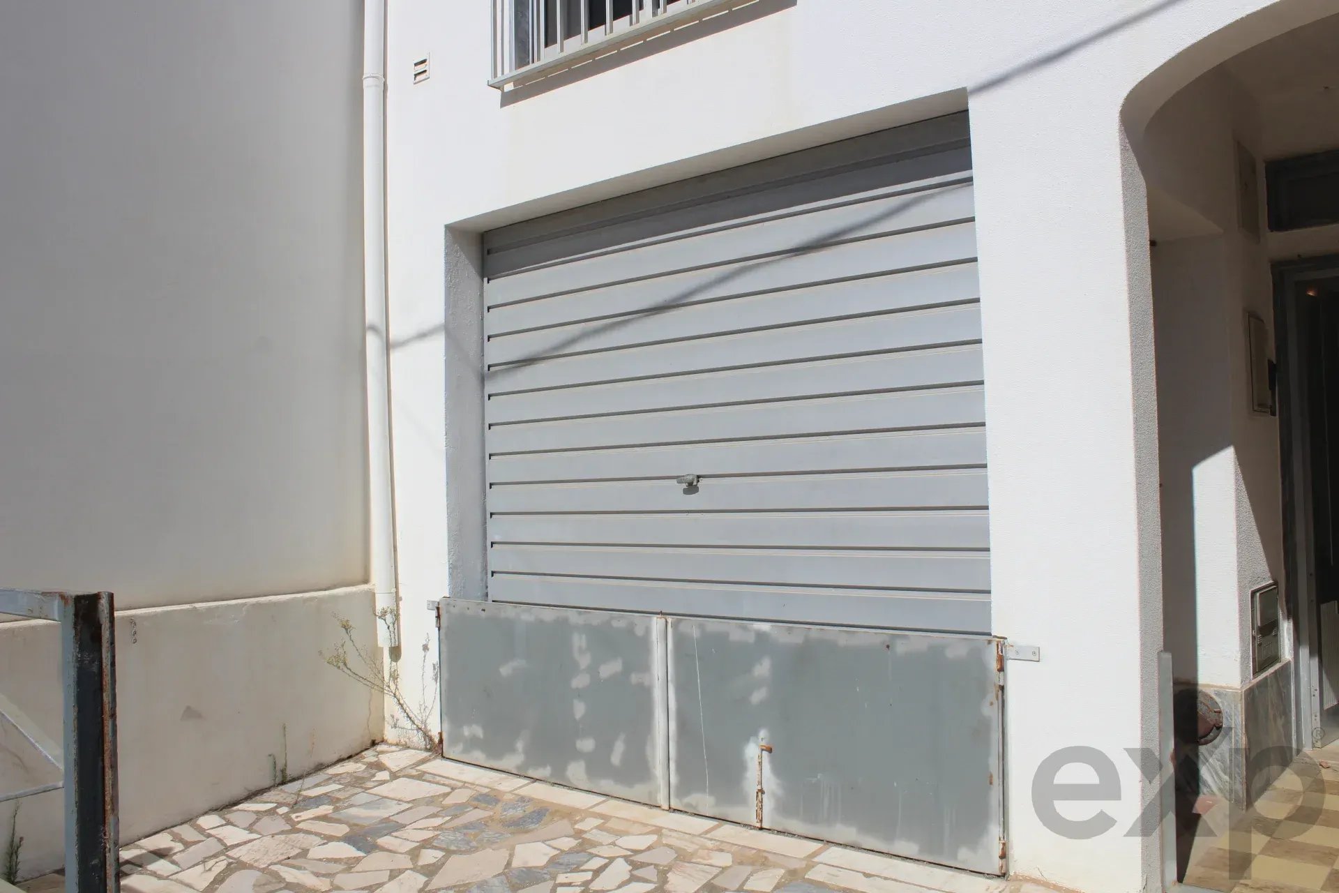 Two-Family House in Ferragudo - Charm, Space and Potential