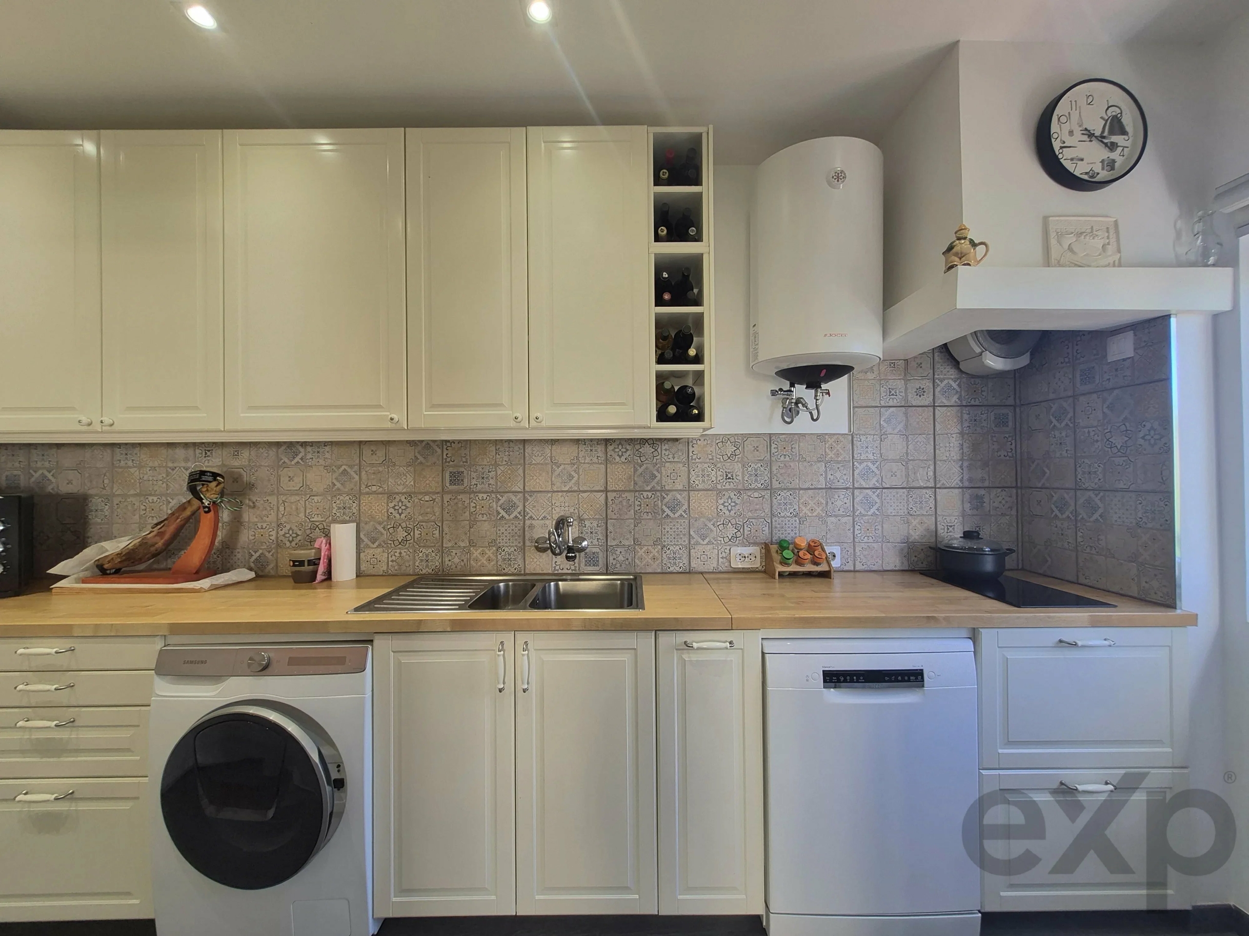 Fully renovated and furnished one-bedroom apartment in Alvor