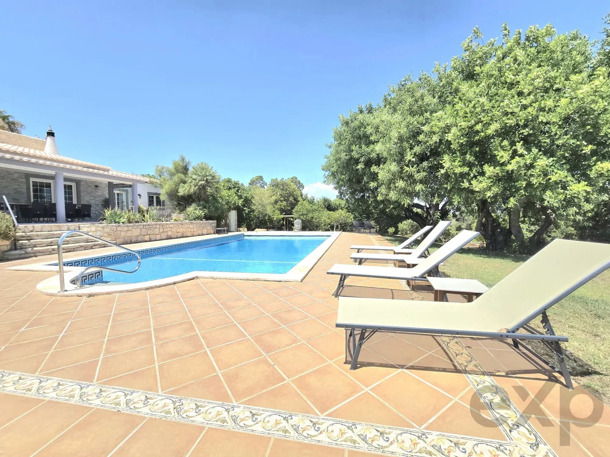 Three-bedroom villa with two-bedroom annexe, pool and countryside views in Carvoeiro