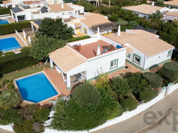 Single-Storey 3 Bed Villa, Pool and Sea-View Roof, Luz