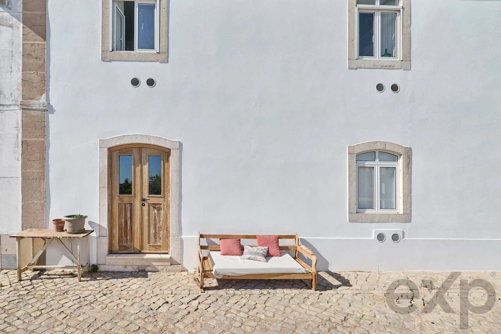 Renovated Village Townhouse with Rooftop Plunge Pool and Studio, near Silves
