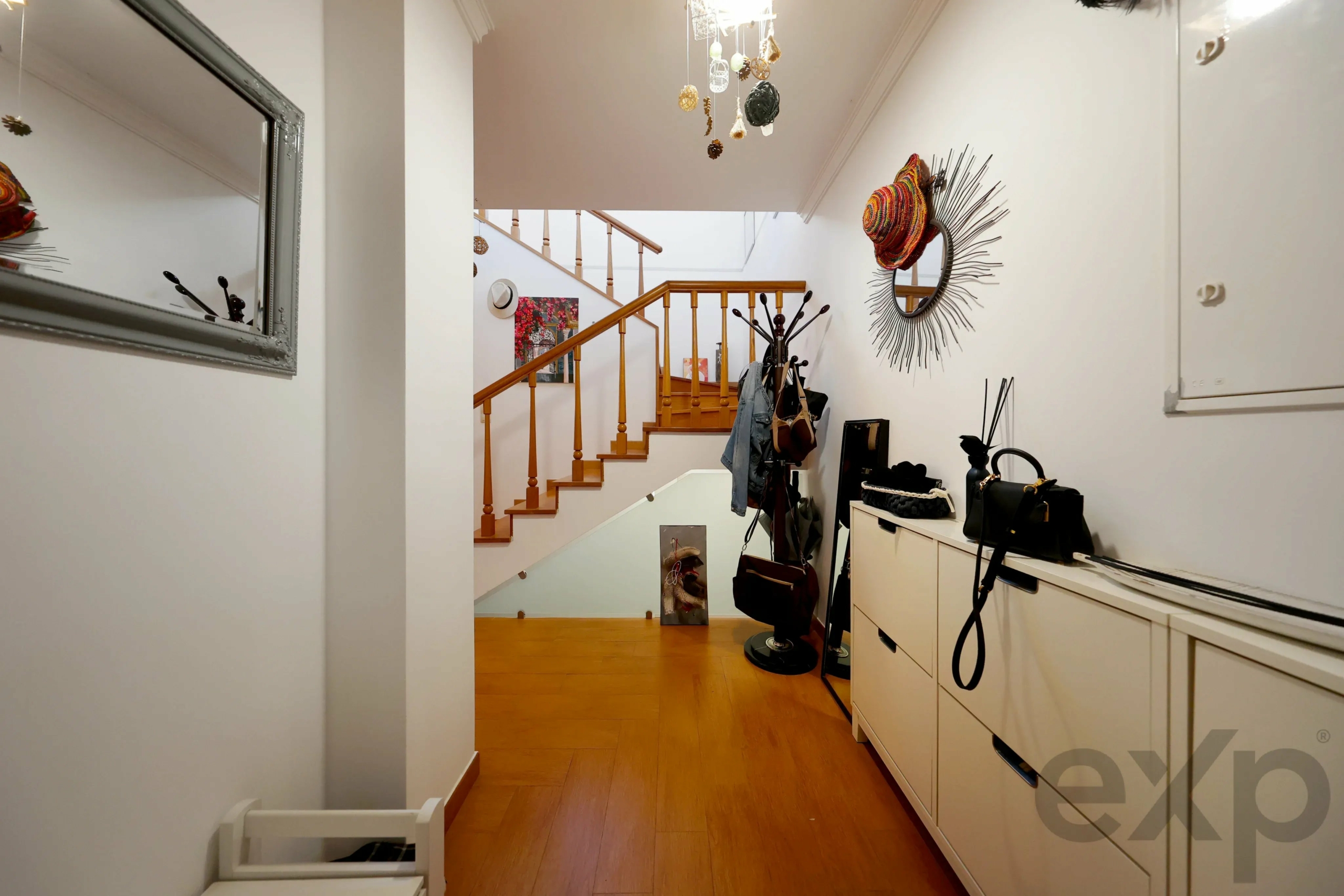 Elegant 3-bedroom semi-detached house with terraces. double garage and swimming pool - 300m from the new golf course and 1 km from the beaches of Ferragudo.