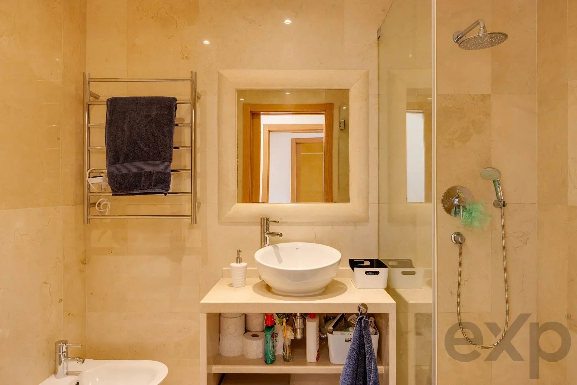 2-Bed with Private Rooftop & Indoor Pool, Lagos