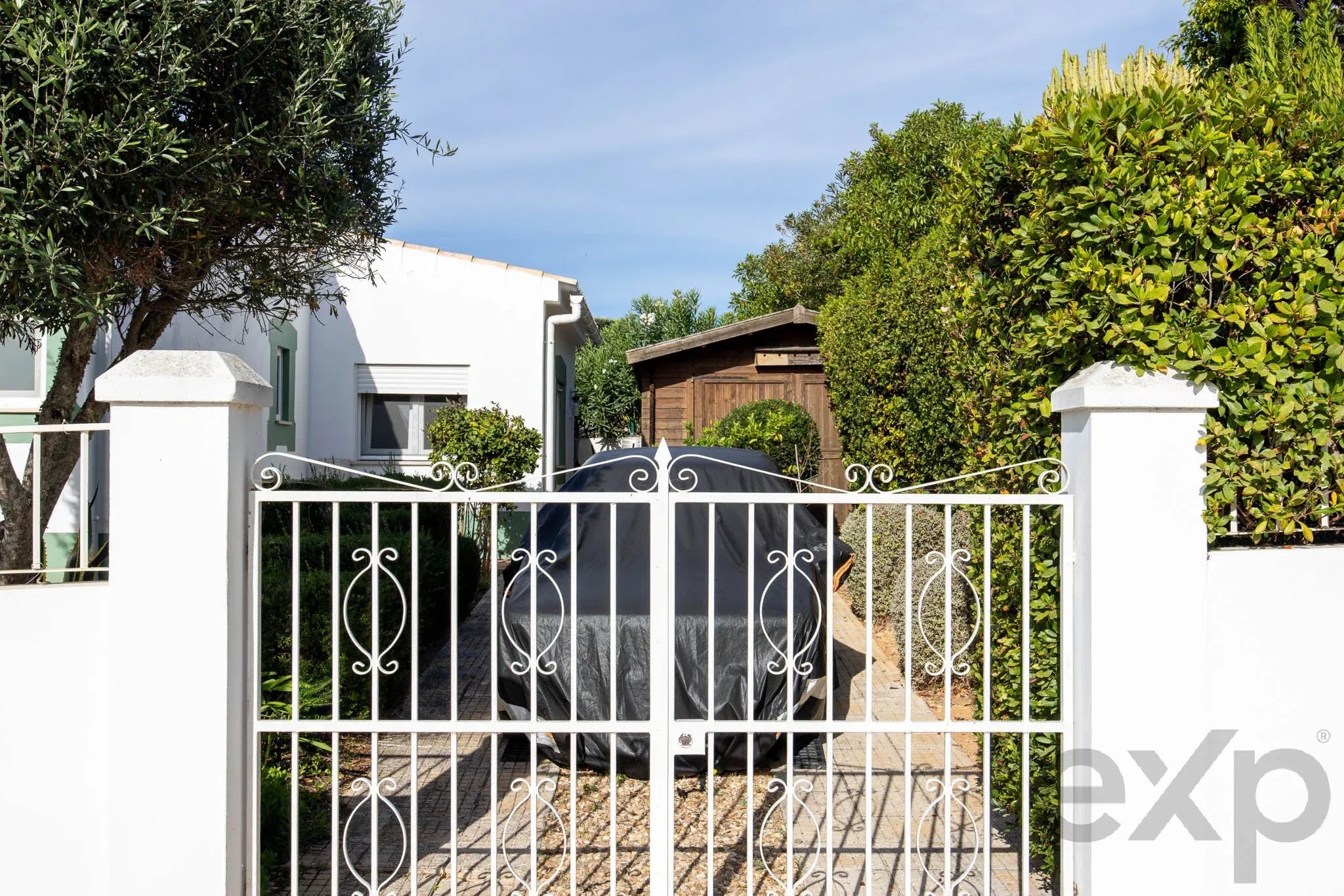 Single-Storey 3 Bed Villa, Pool and Sea-View Roof, Luz