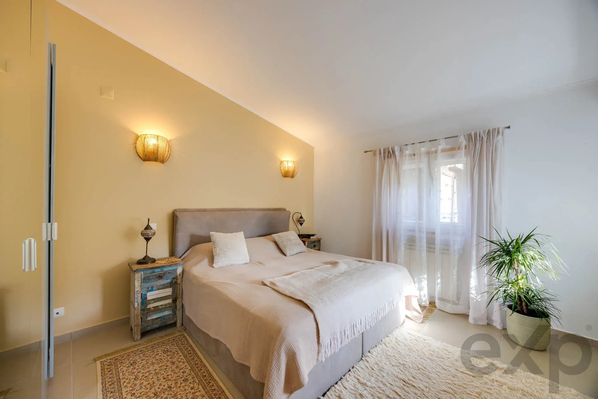 Single-Storey 3 Bed Villa, Pool and Sea-View Roof, Luz