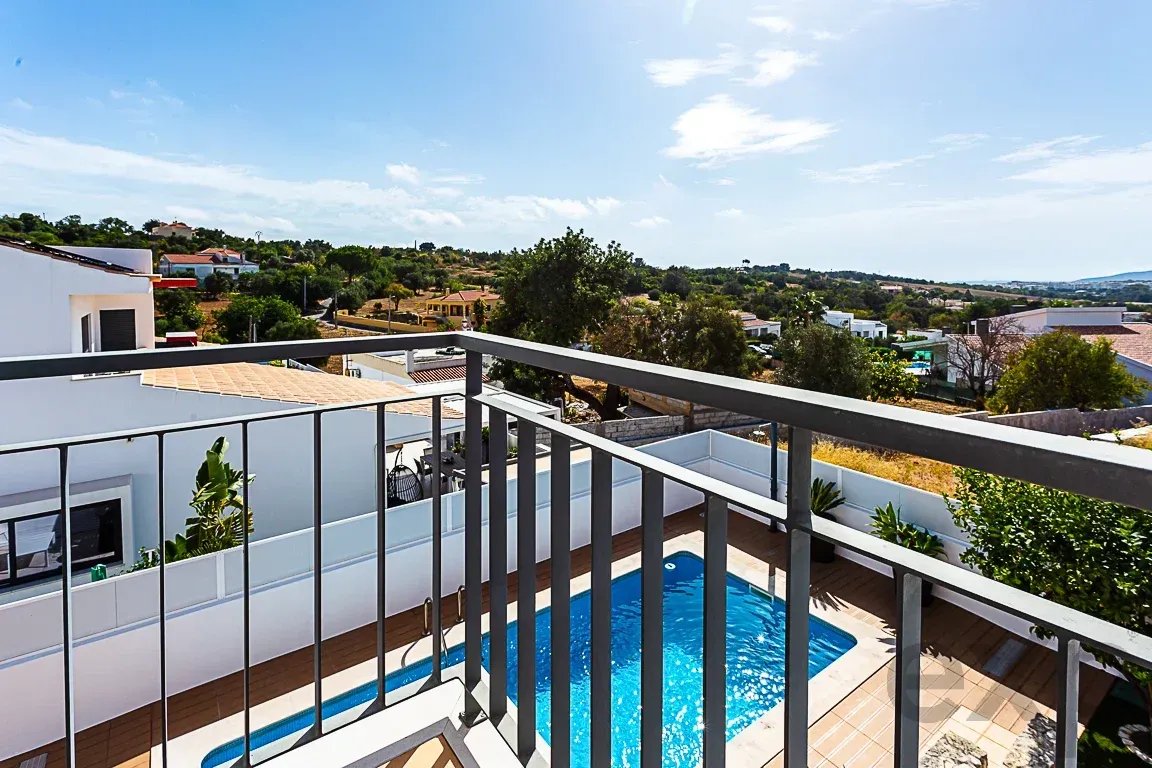Exceptional Detached House with Swimming Pool, Panoramic Views and Privacy, 3 Minutes from Loulé
