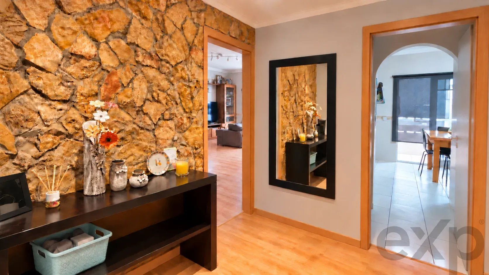 Bright three-bedroom apartment with two bathrooms in a central location